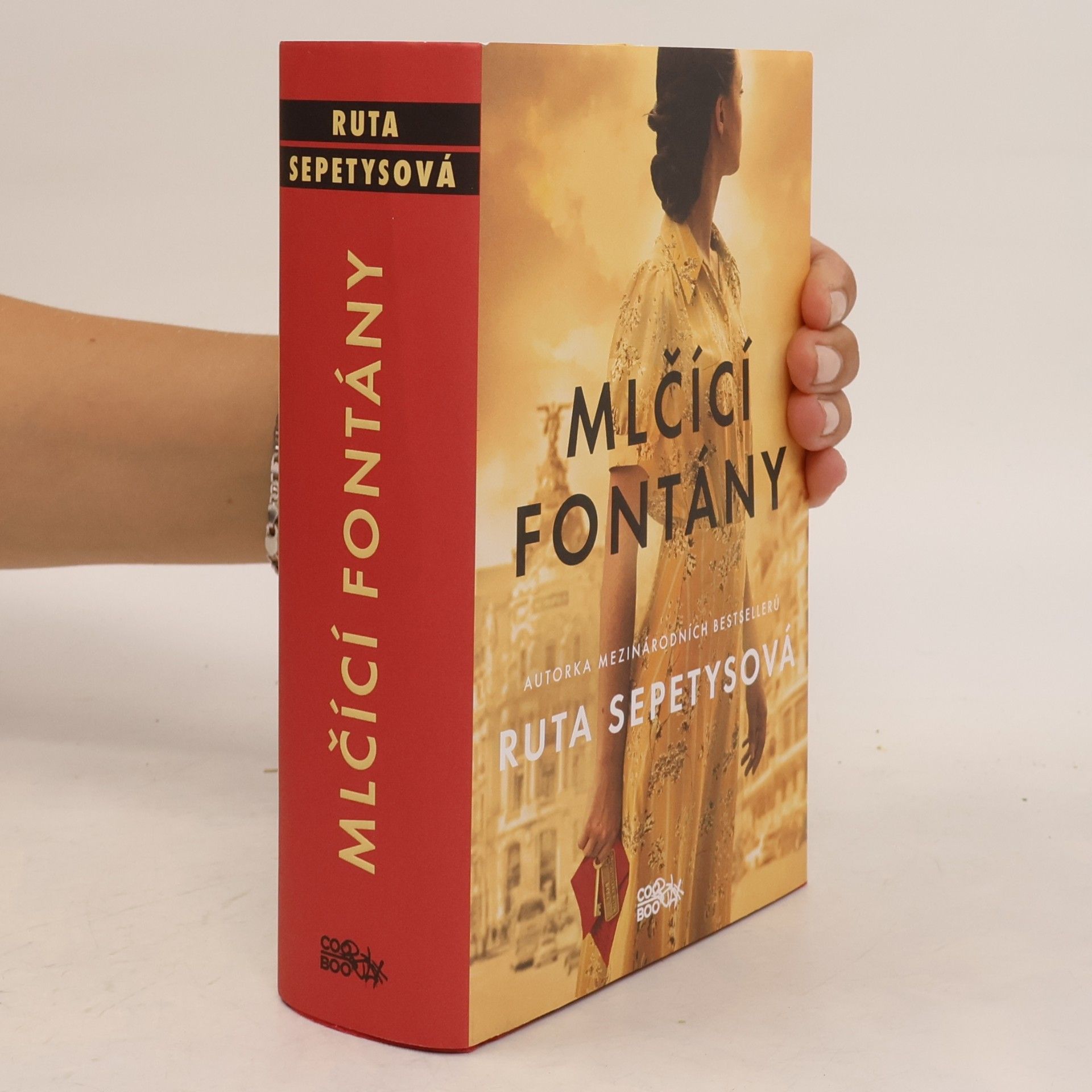 Ruta Sepetys Mlčící fontány