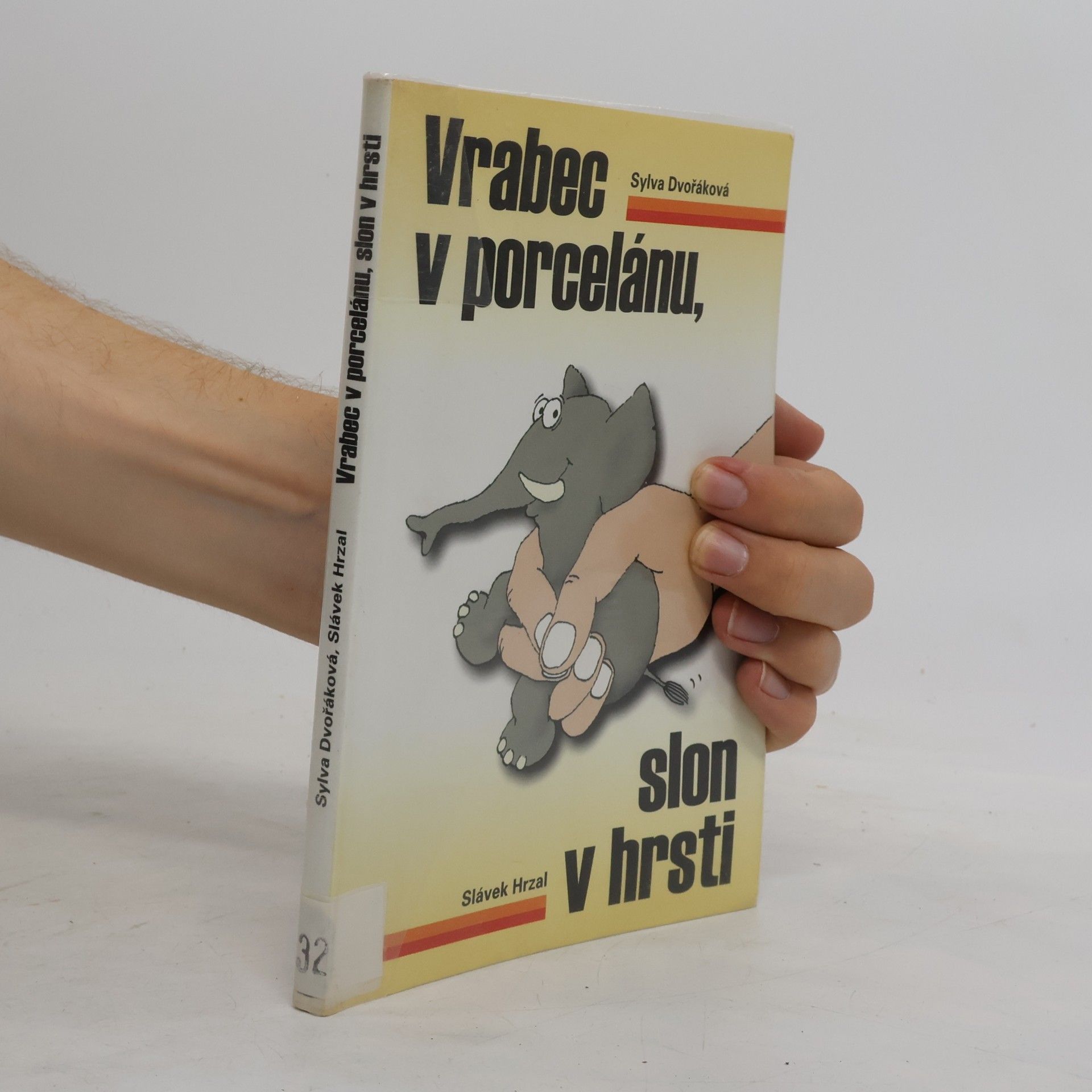 Slávek Hrzal Vrabec v porcelánu, slon v hrsti