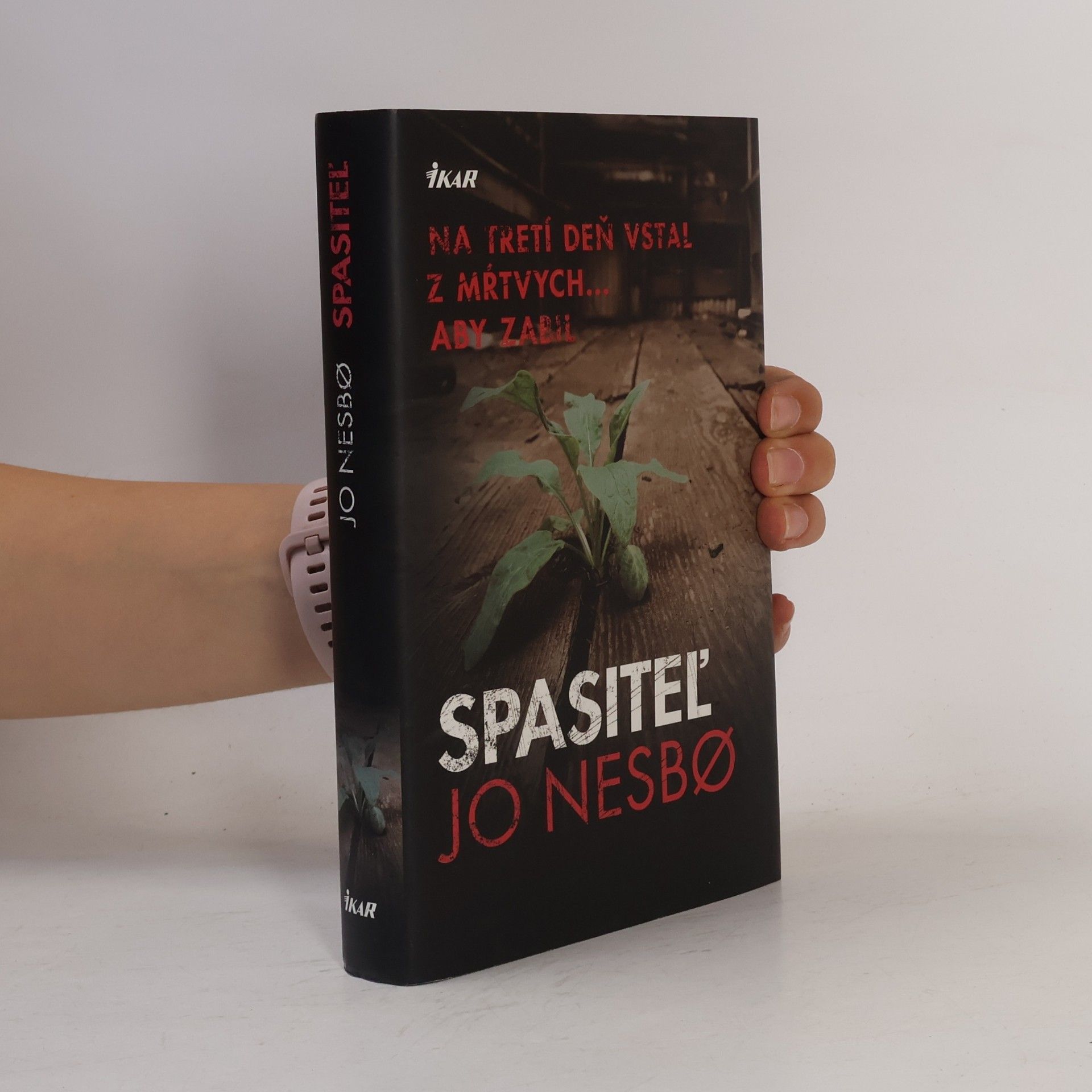 Jo Nesbø Spasitel'