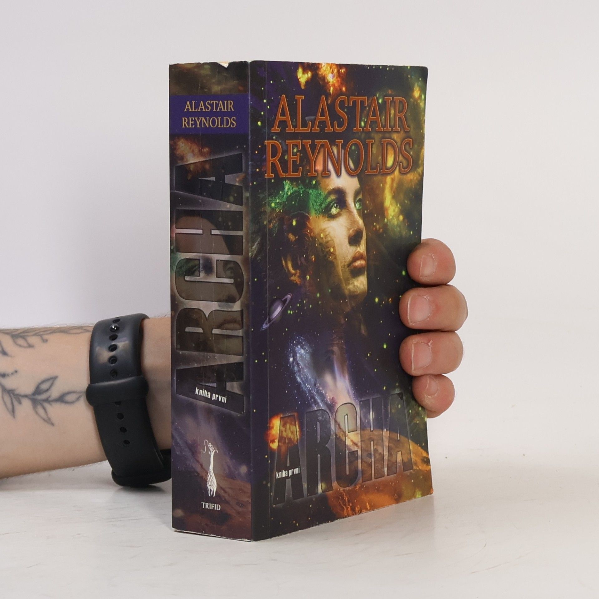 Alastair Reynolds Archa. Kniha první
