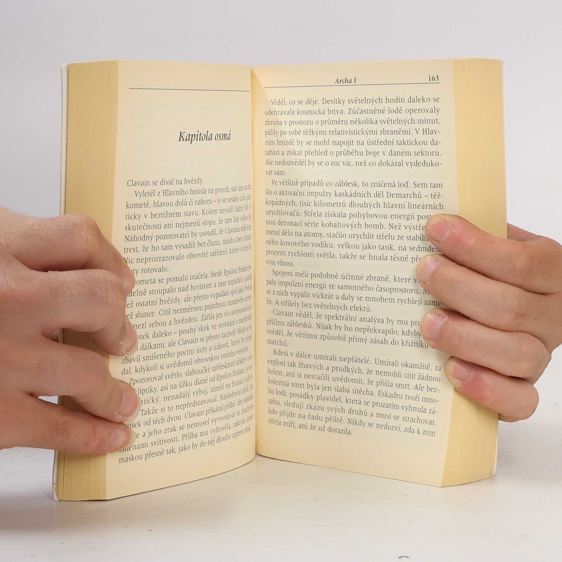 Alastair Reynolds Archa. Kniha první