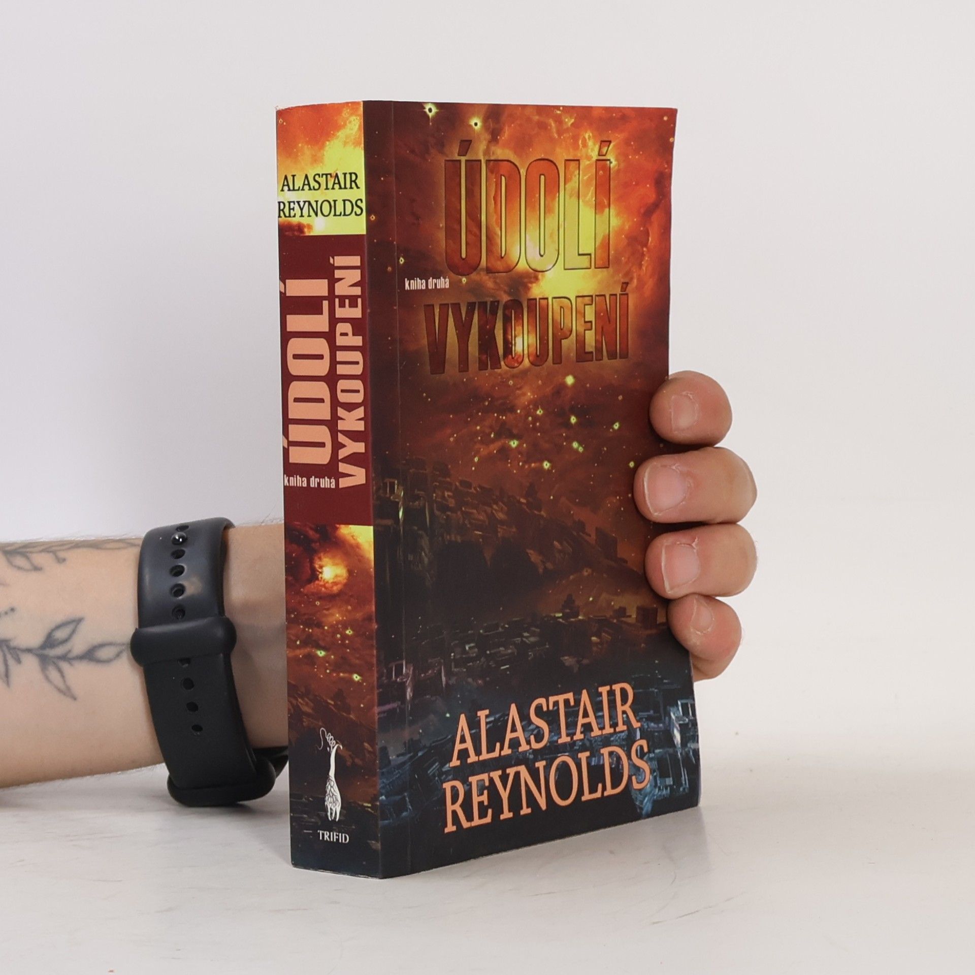 Alastair Reynolds Údolí vykoupení. Kniha druhá
