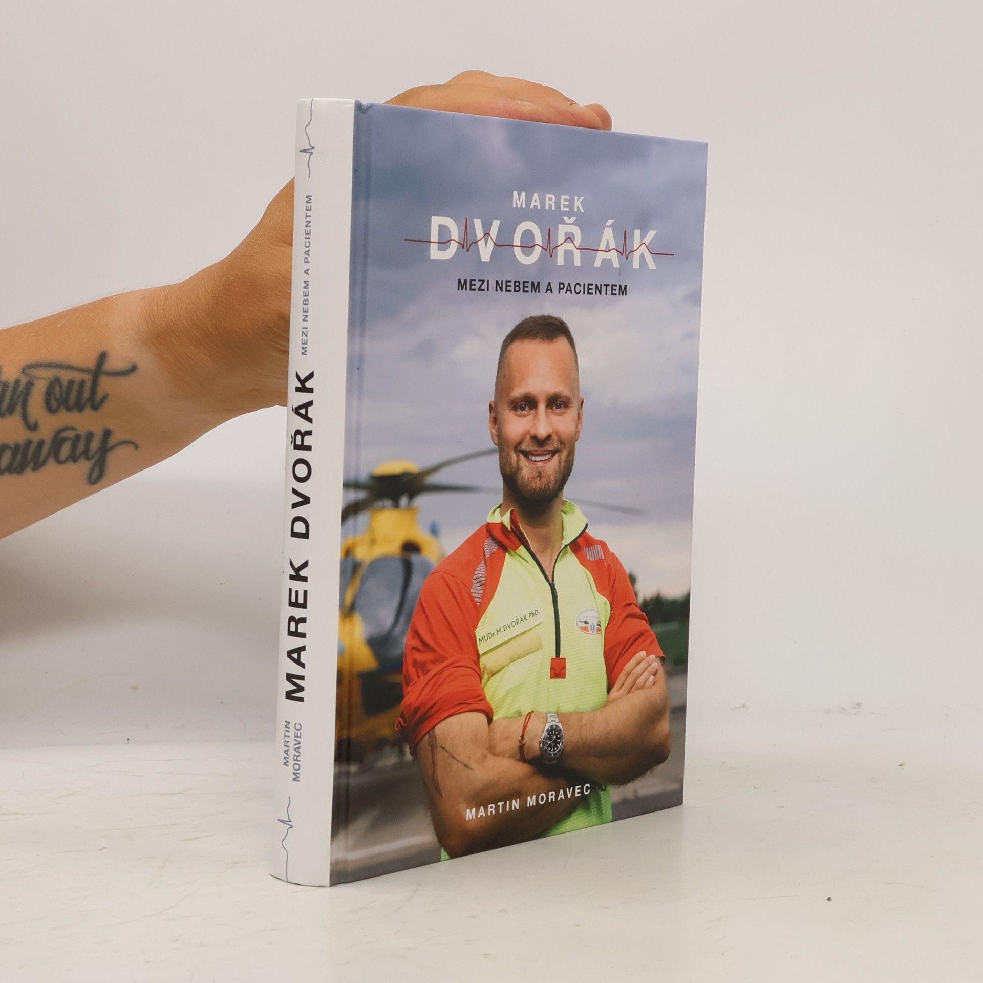 Marek Dvořák Marek Dvořák. Mezi nebem a pacientem