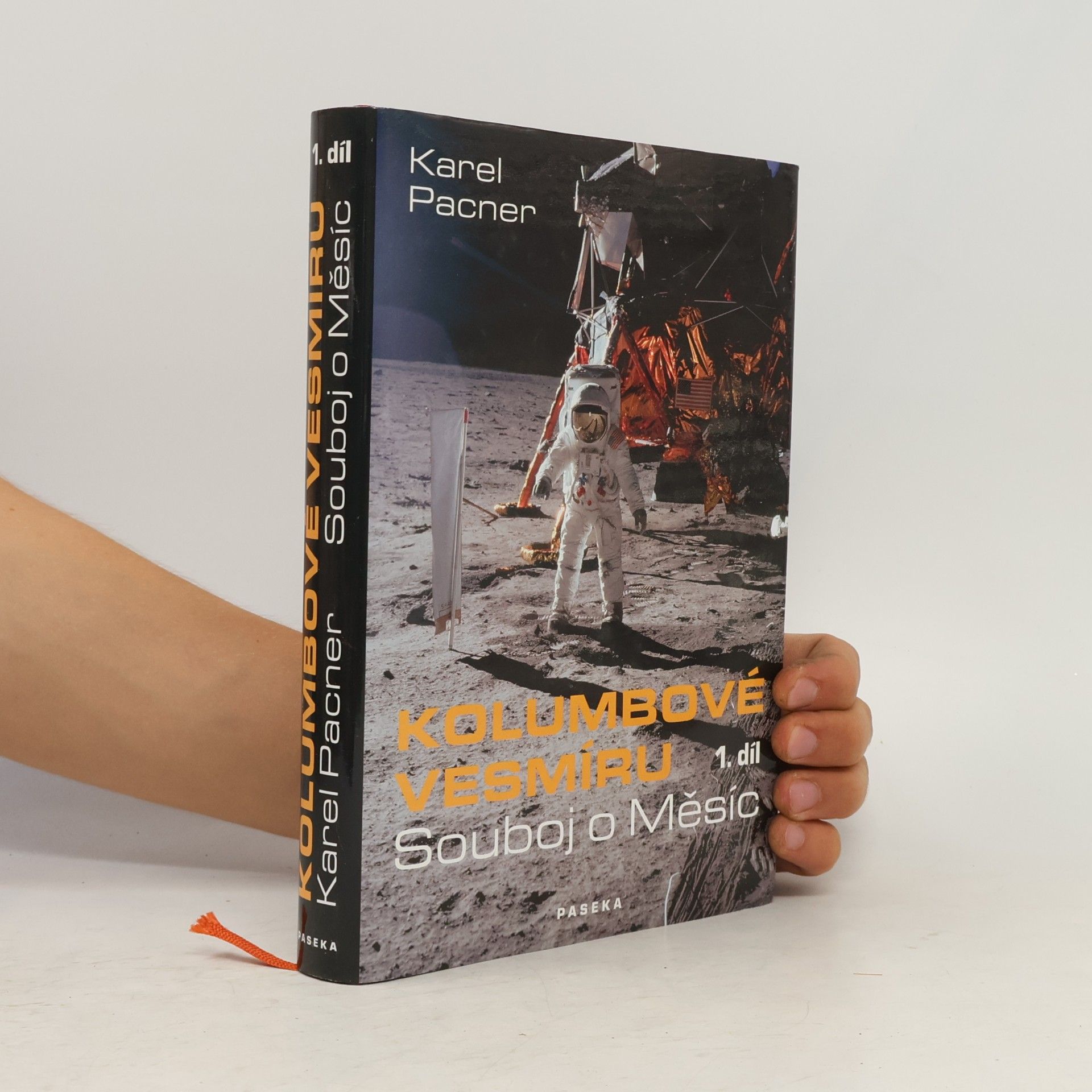 Karel Pacner Kolumbové vesmíru. 1. díl, Souboj o Měsíc