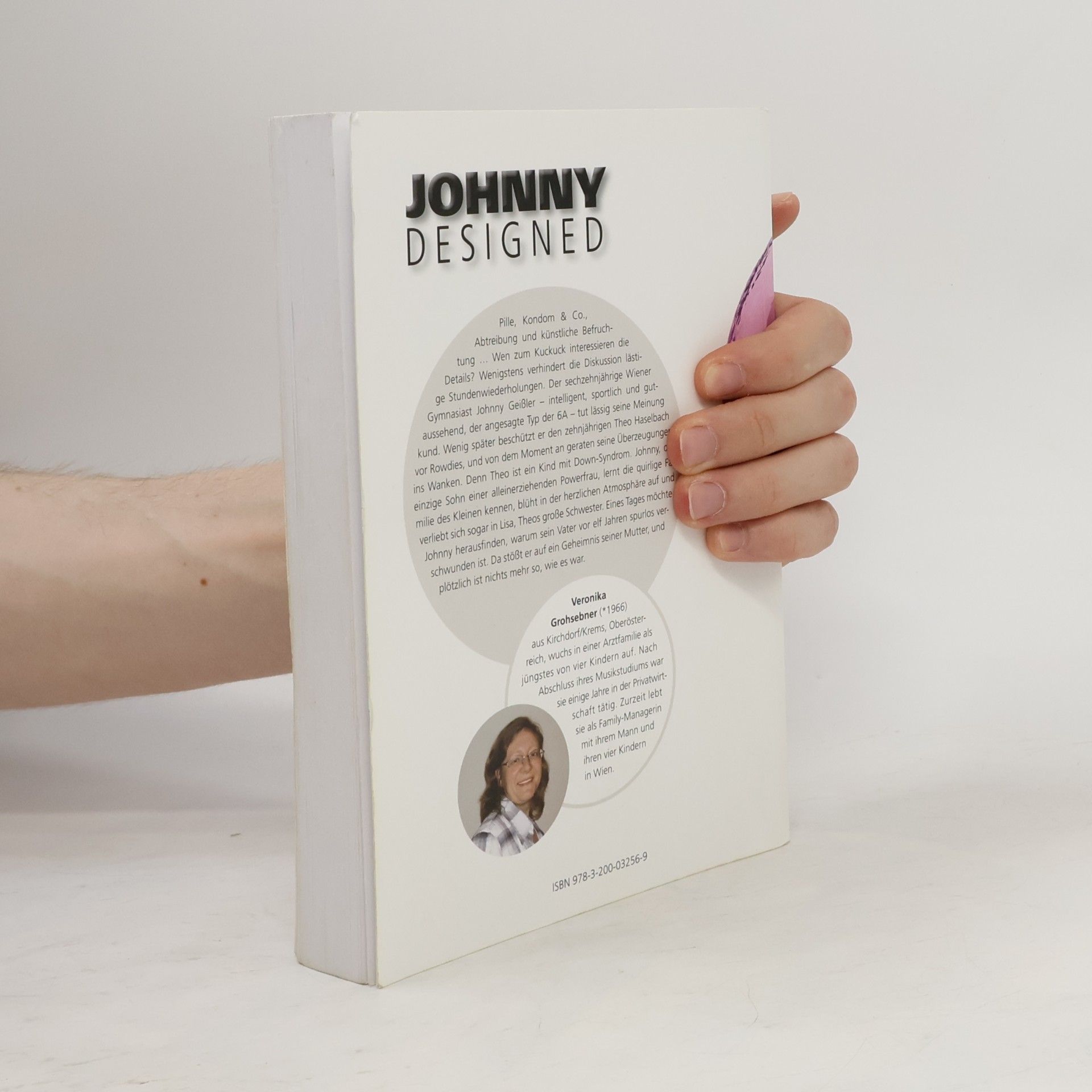 Veronika Grohsebner Johnny Designed