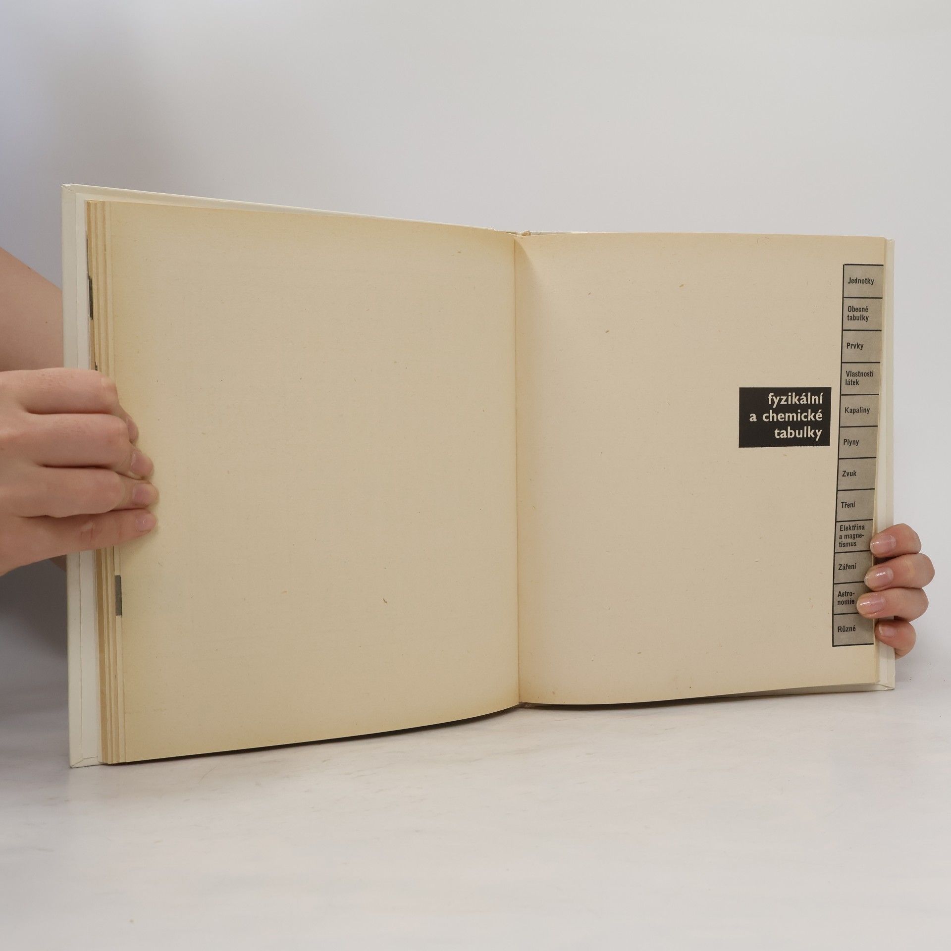 Autorenkollektiv Matematické, fyzikální a chemické tabulky pro střední školy