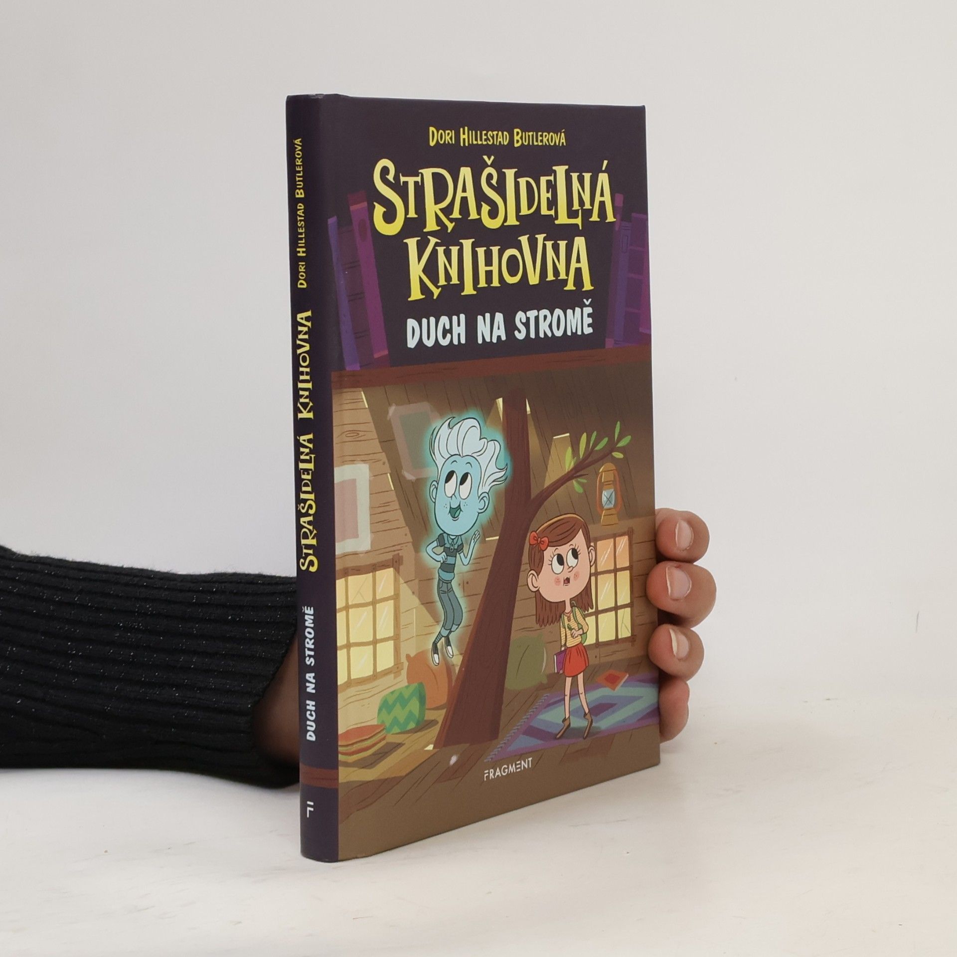 Dori Hillestad Butler Strašidelná knihovna. Duch na stromě