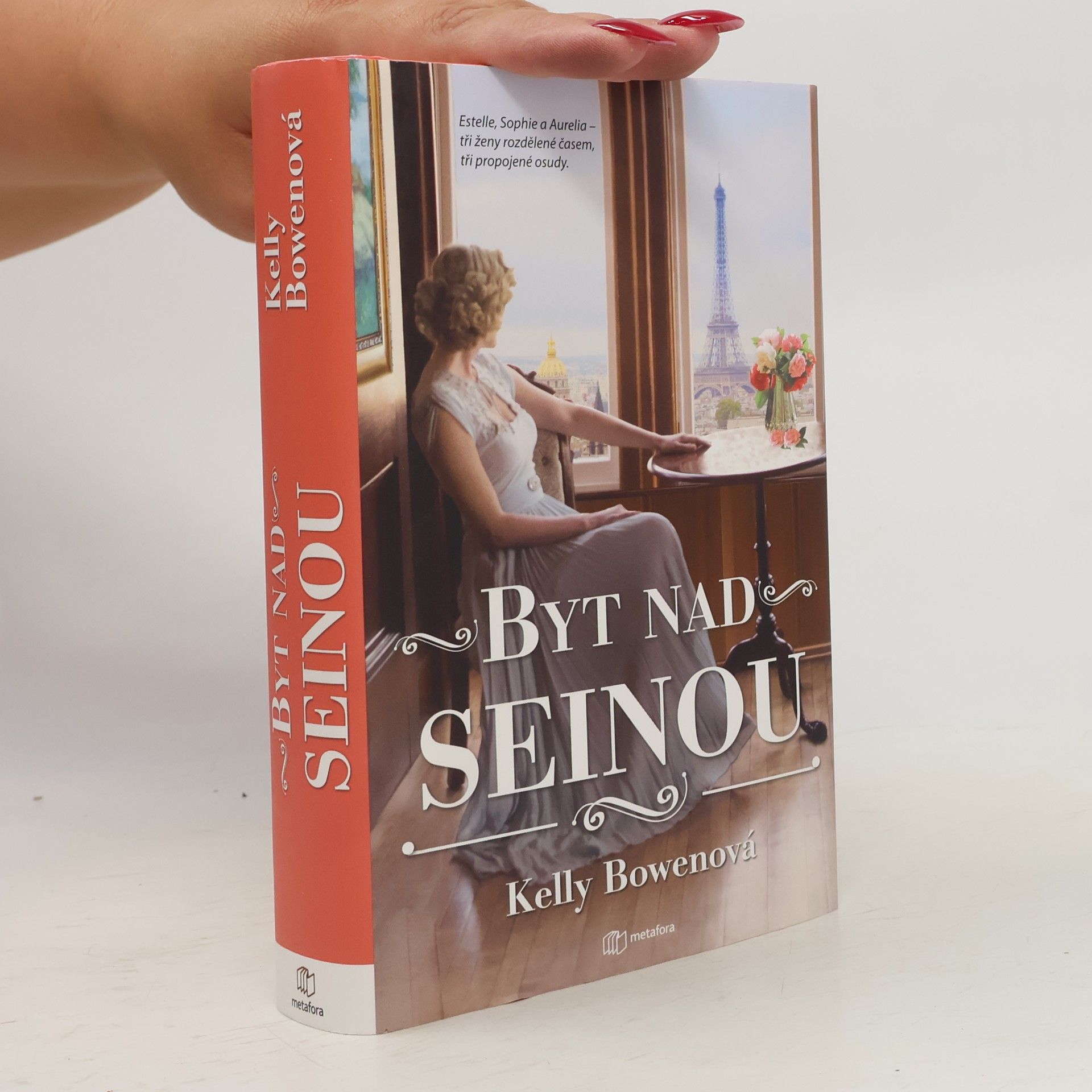 Kelly Bowen Byt nad Seinou