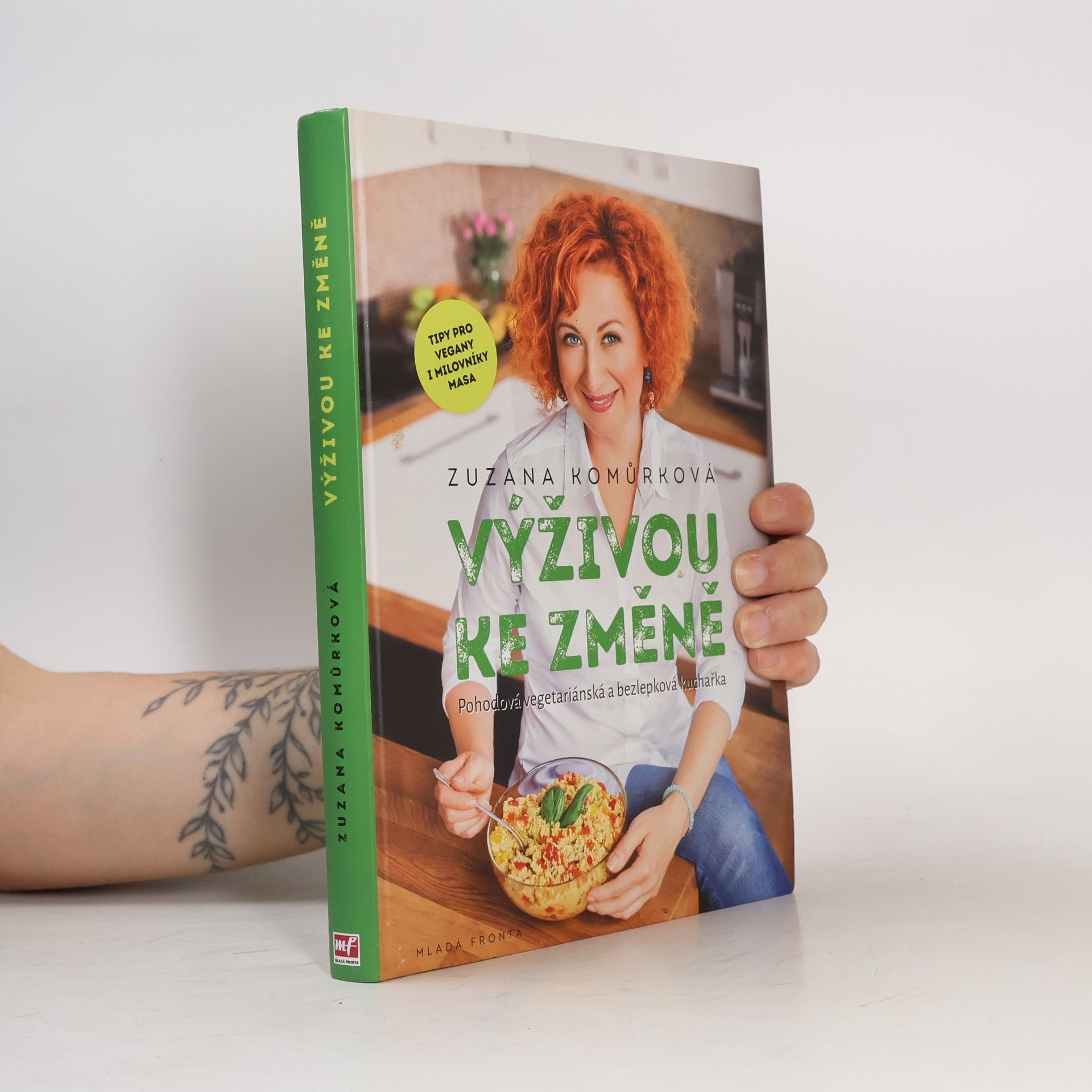 Zuzana Komůrková Výživou ke změně : pohodová vegetariánská a bezlepková kuchařka s tipy pro vegany i milovníky masa