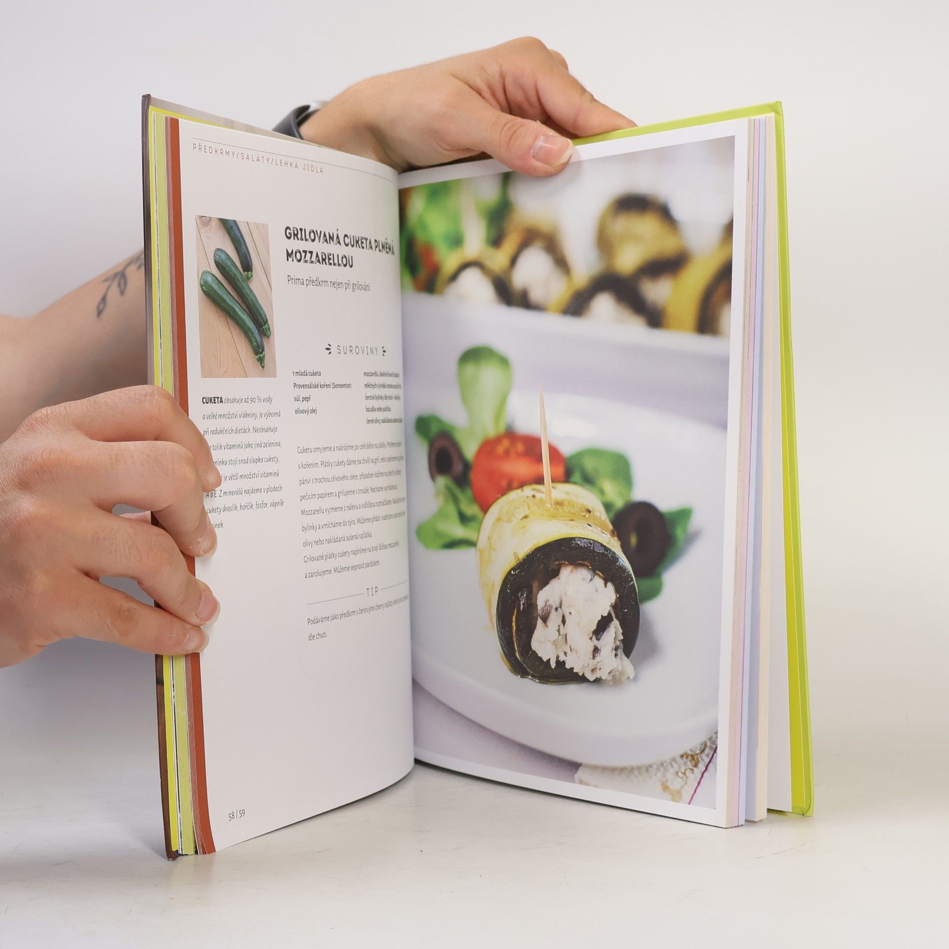 Zuzana Komůrková Výživou ke změně : pohodová vegetariánská a bezlepková kuchařka s tipy pro vegany i milovníky masa