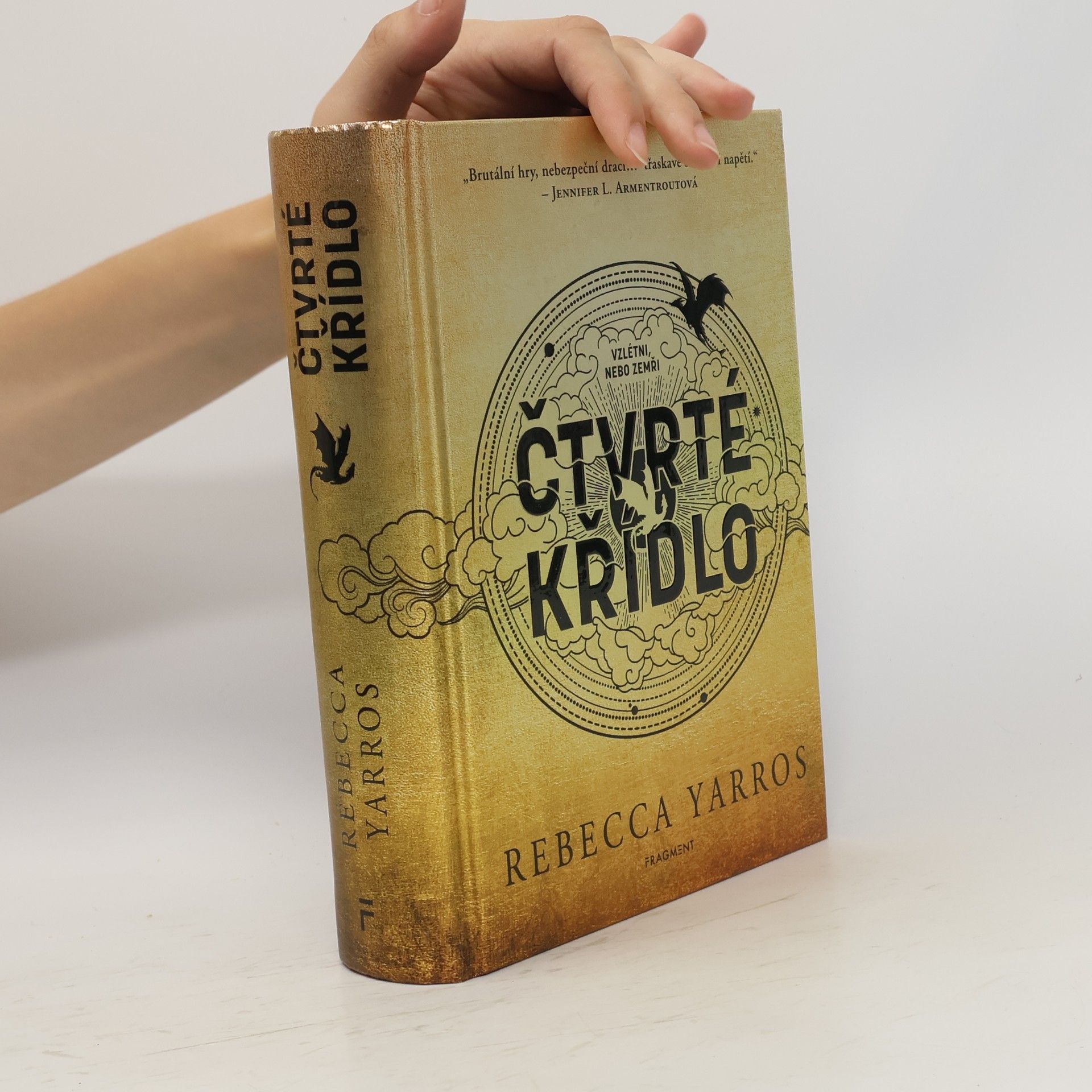 Rebecca Yarros Čtvrté křídlo