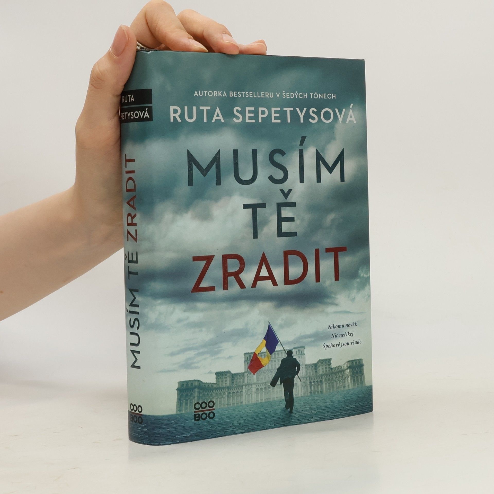 Ruta Sepetys Musím tě zradit