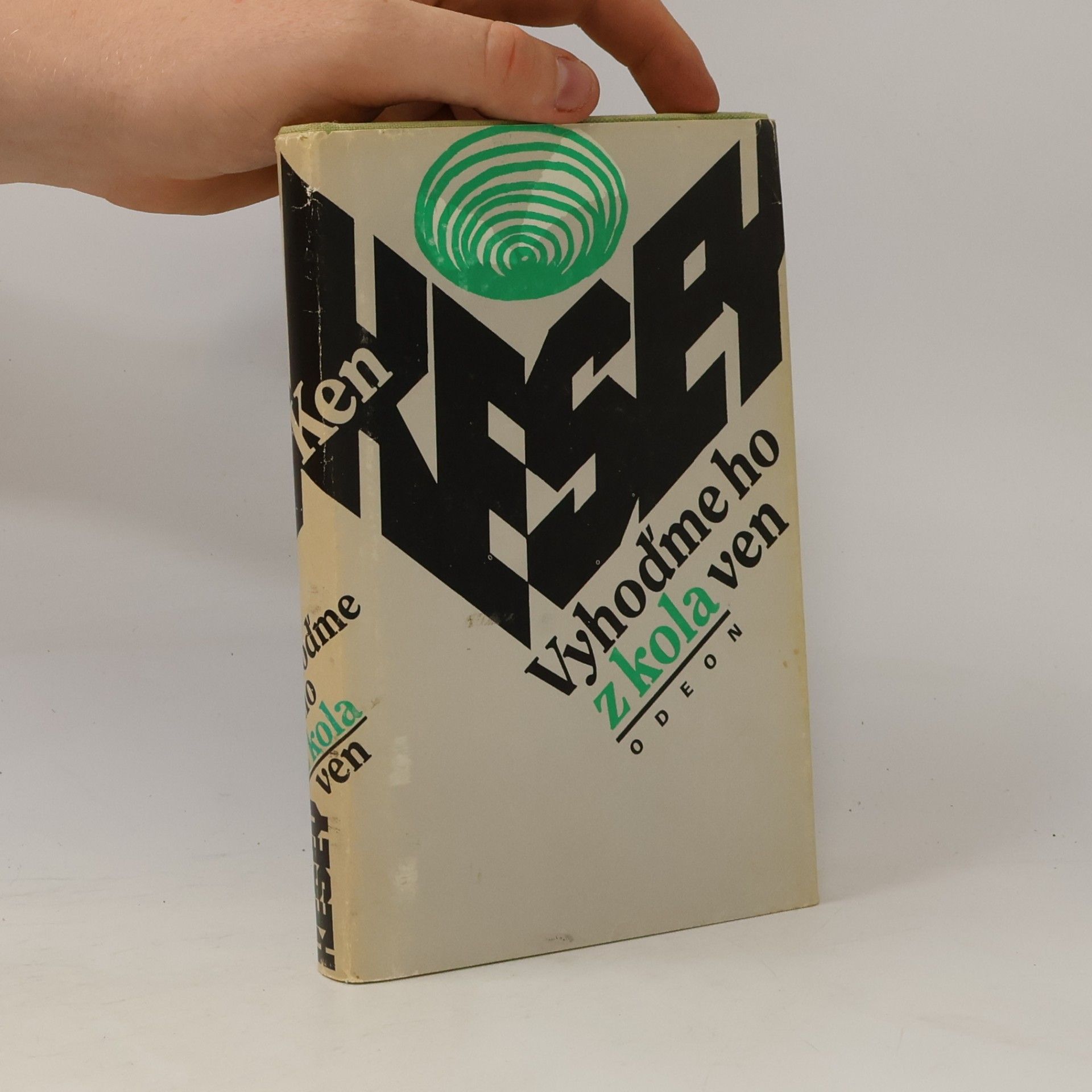 Ken Kesey Vyhoďme ho z kola ven