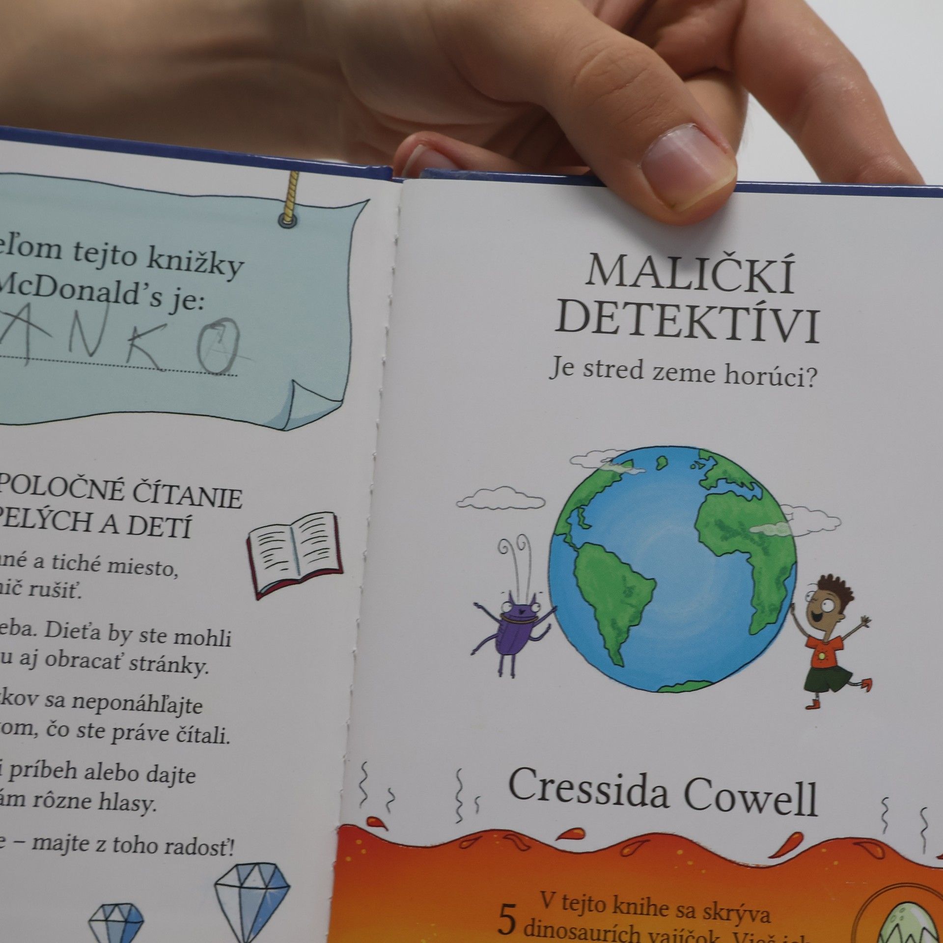 Cressida Cowell Maličkí detektívi. Je stred zeme horúci?
