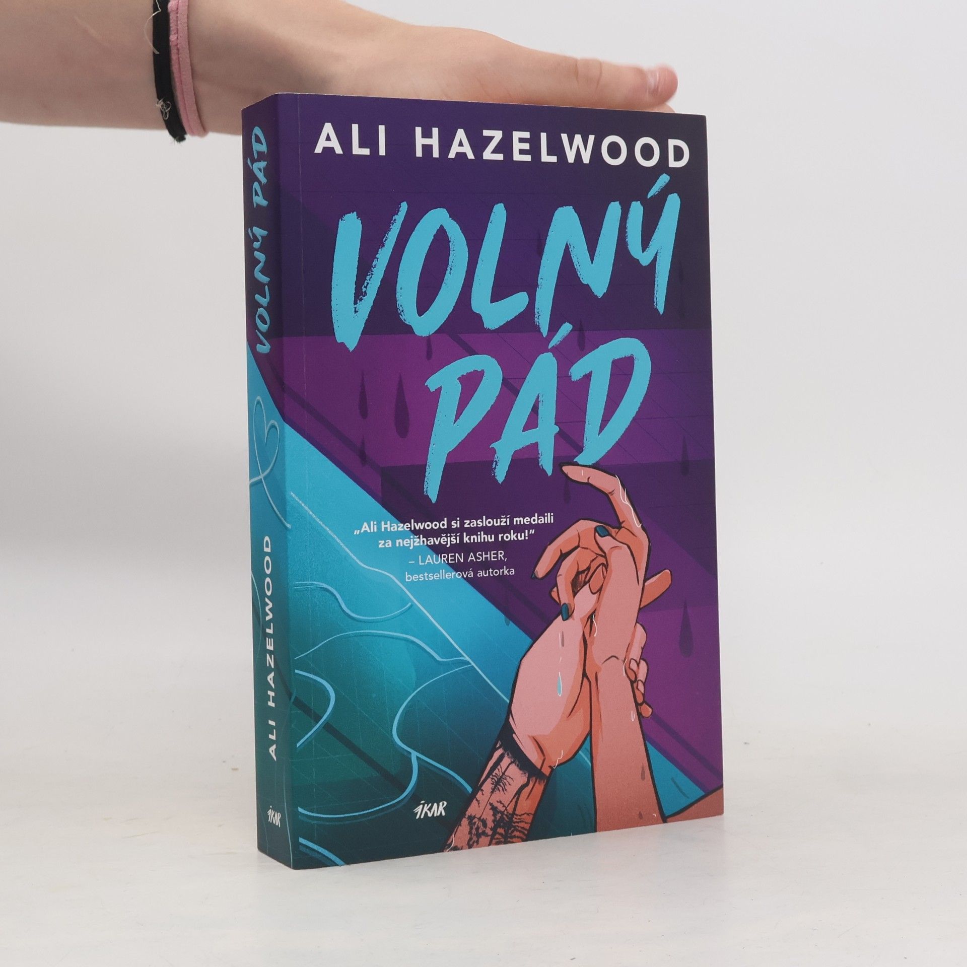 Ali Hazelwood Volný pád
