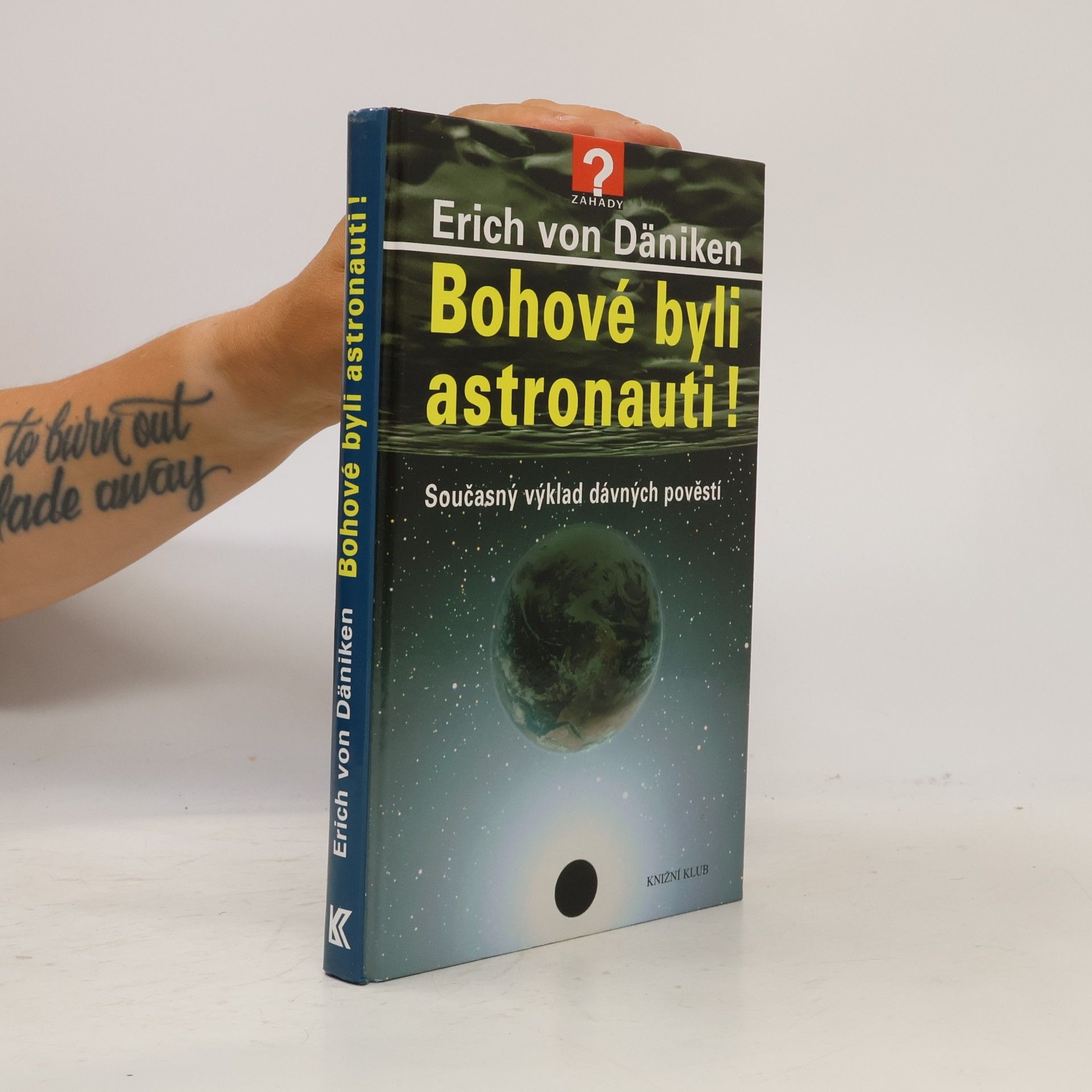 Erich von Däniken Bohové byli astronauti!