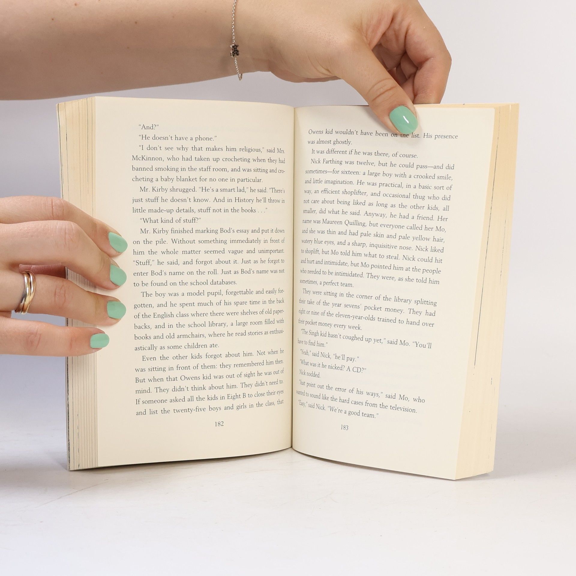 Neil Gaiman The Graveyard Book