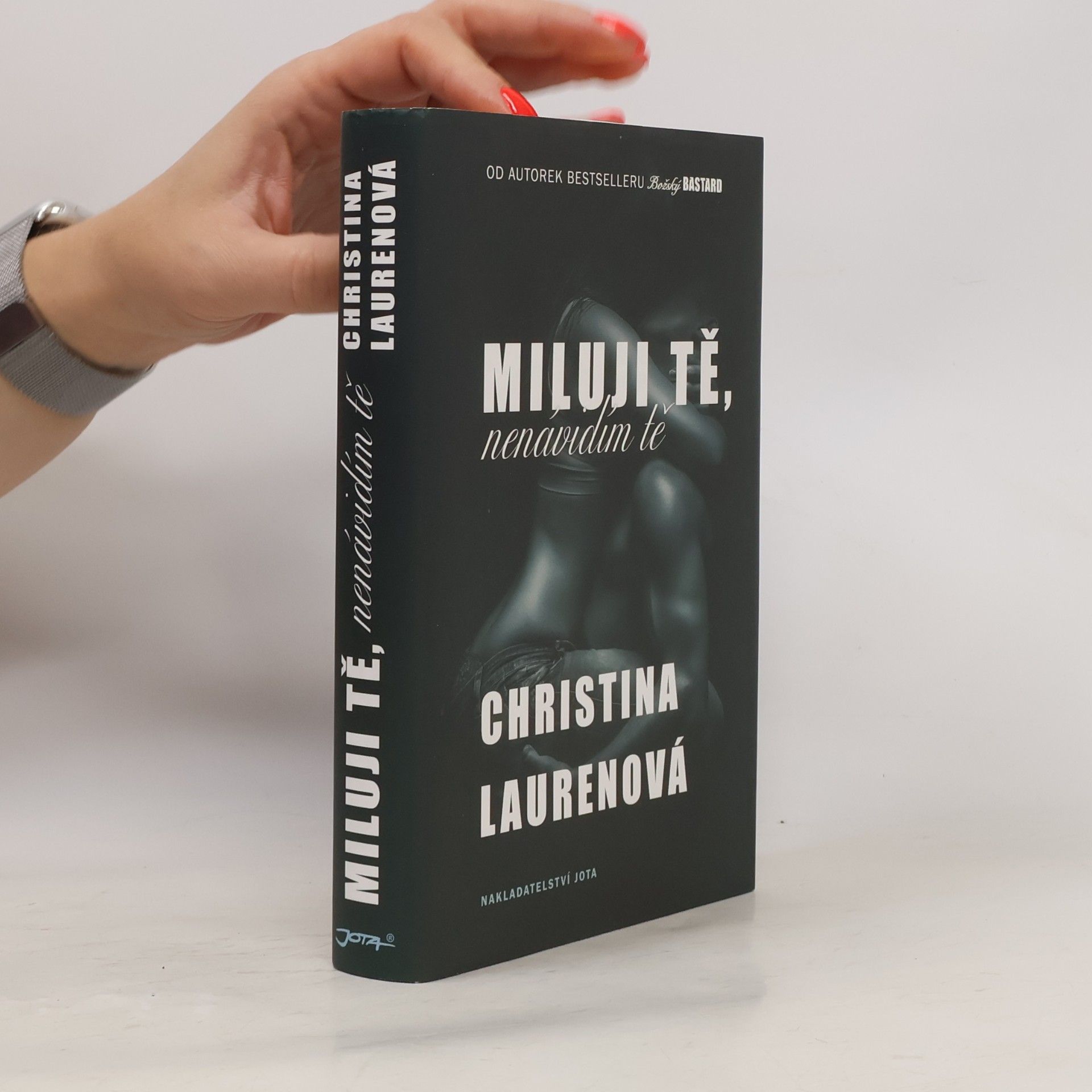 Christina Laurenová Miluji tě, nenávidím tě