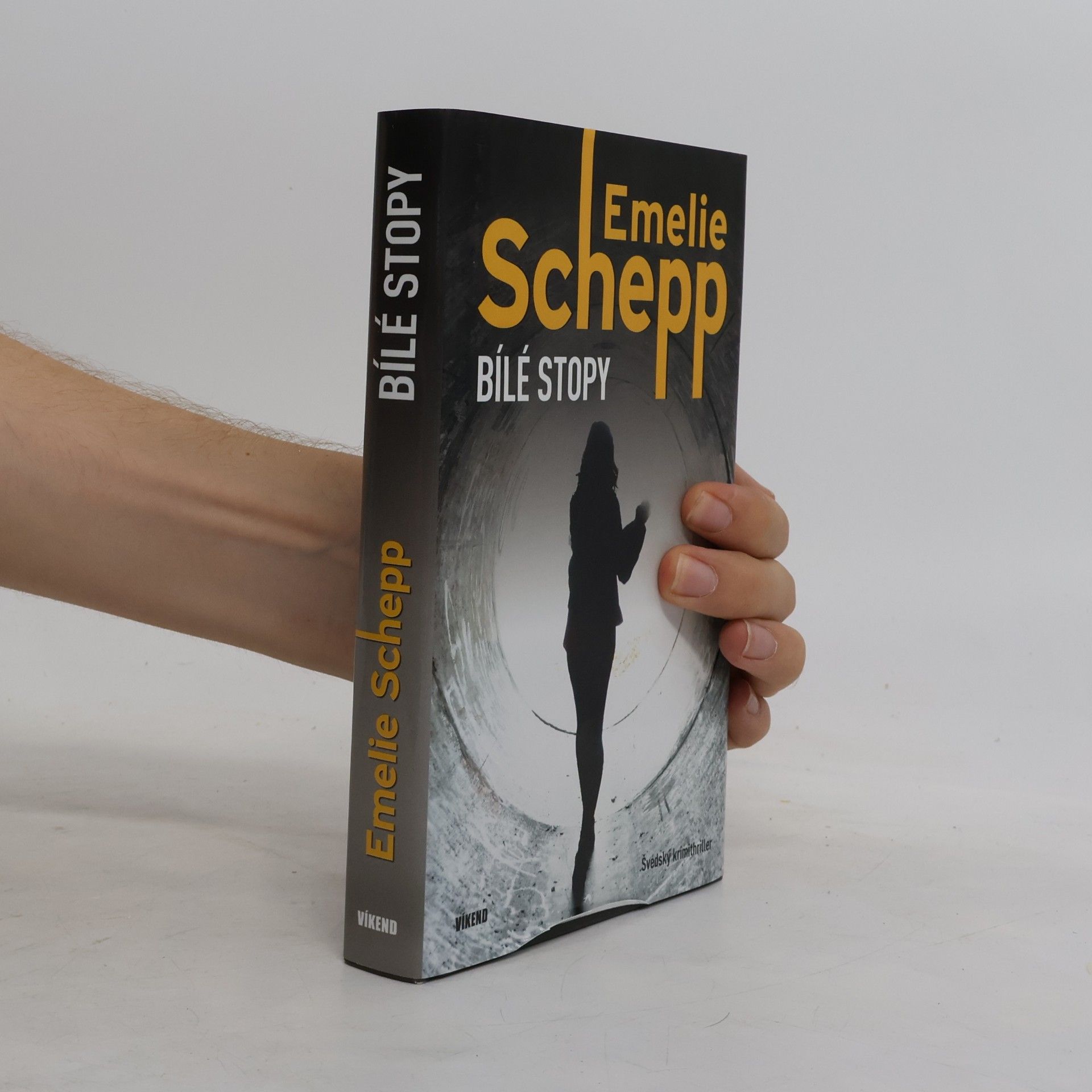 Emelie Schepp Bílé stopy