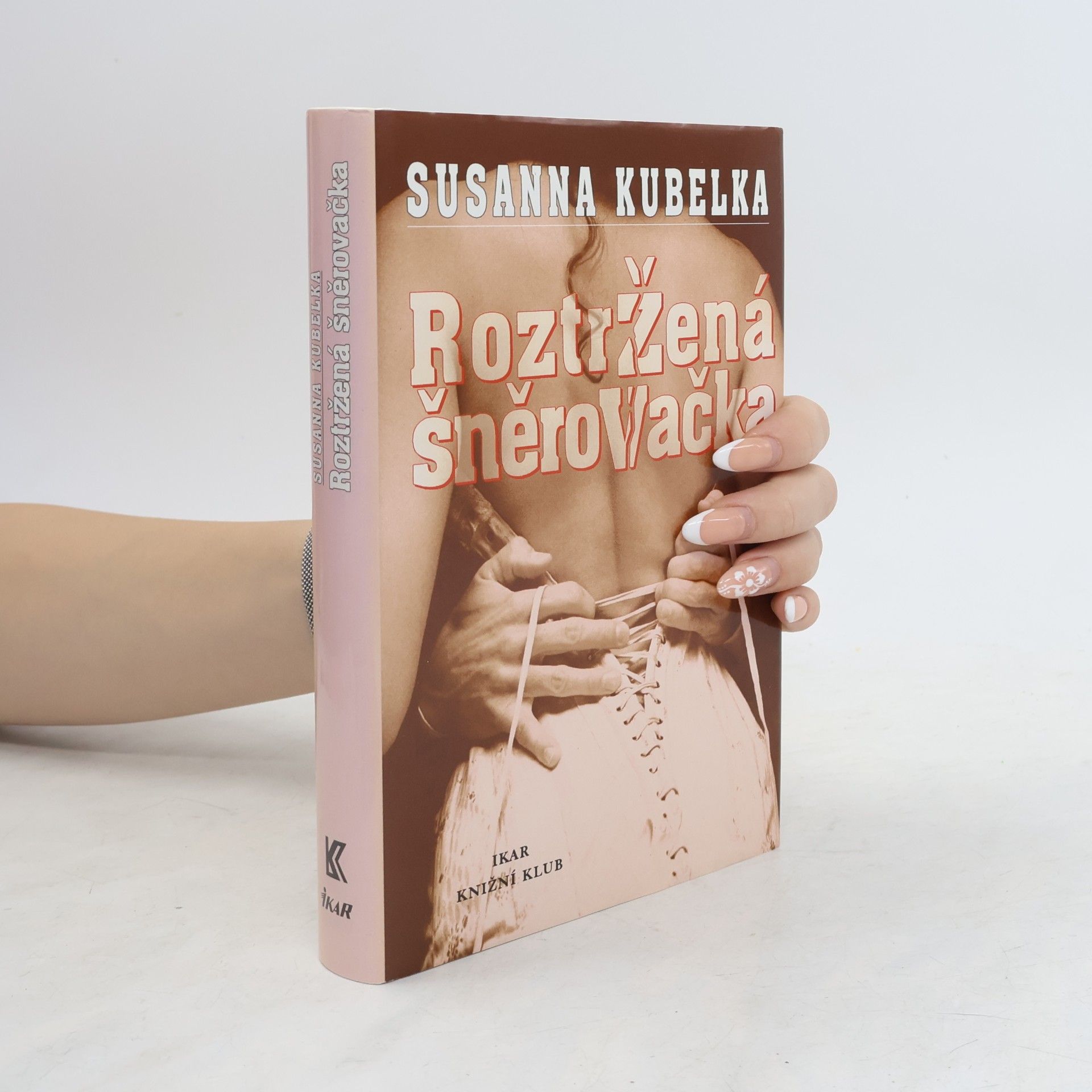Susanna Kubelka Roztržená šněrovačka