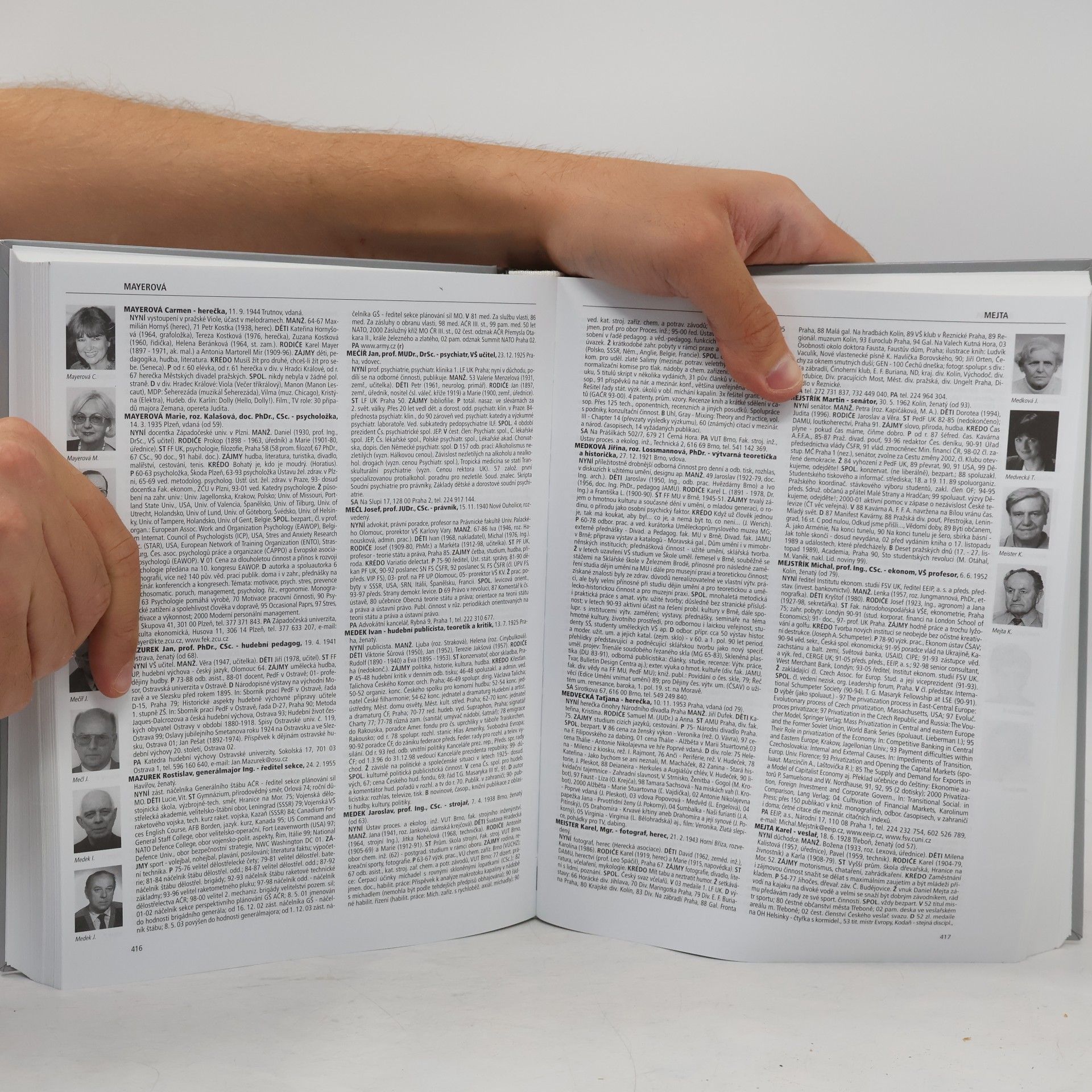 Michael Třeštík Kdo je kdo = Who is who. Ssobnosti české současnosti. 5000 životopisů