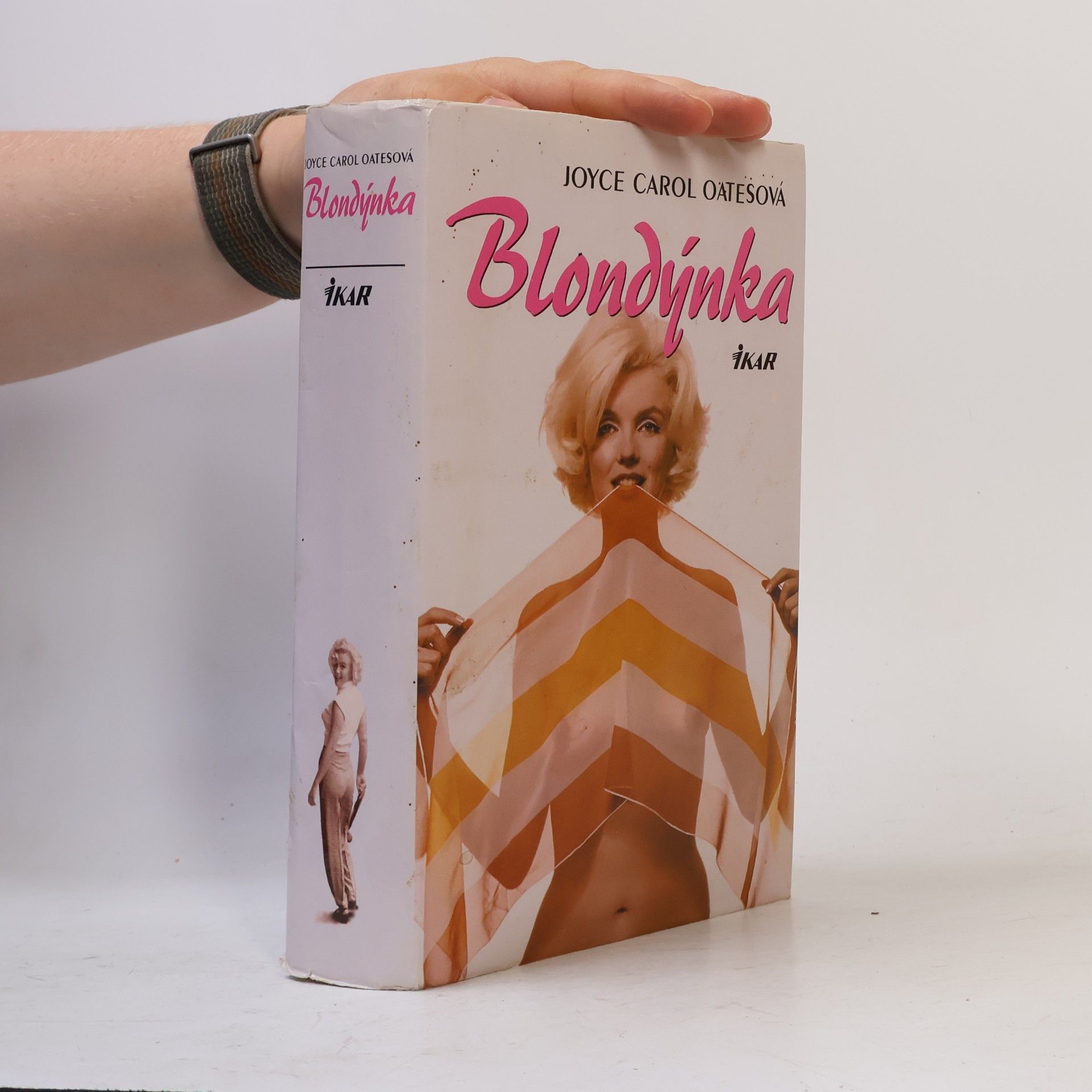 Joyce Carol Oates Blondýnka
