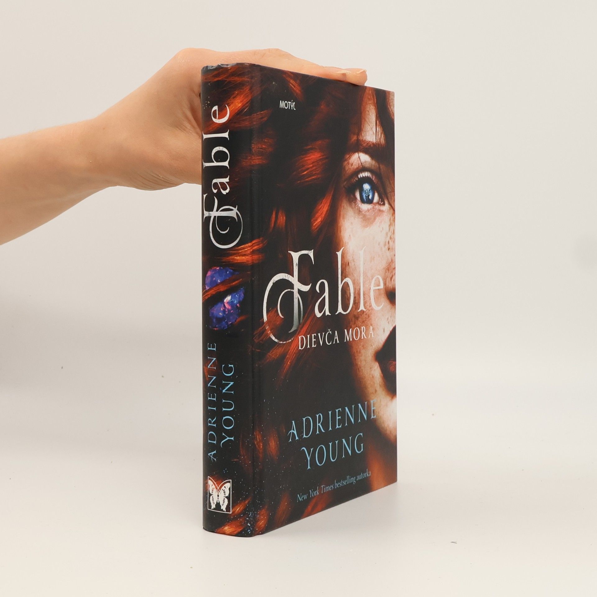 Adrienne Young Fable. Dievča mora