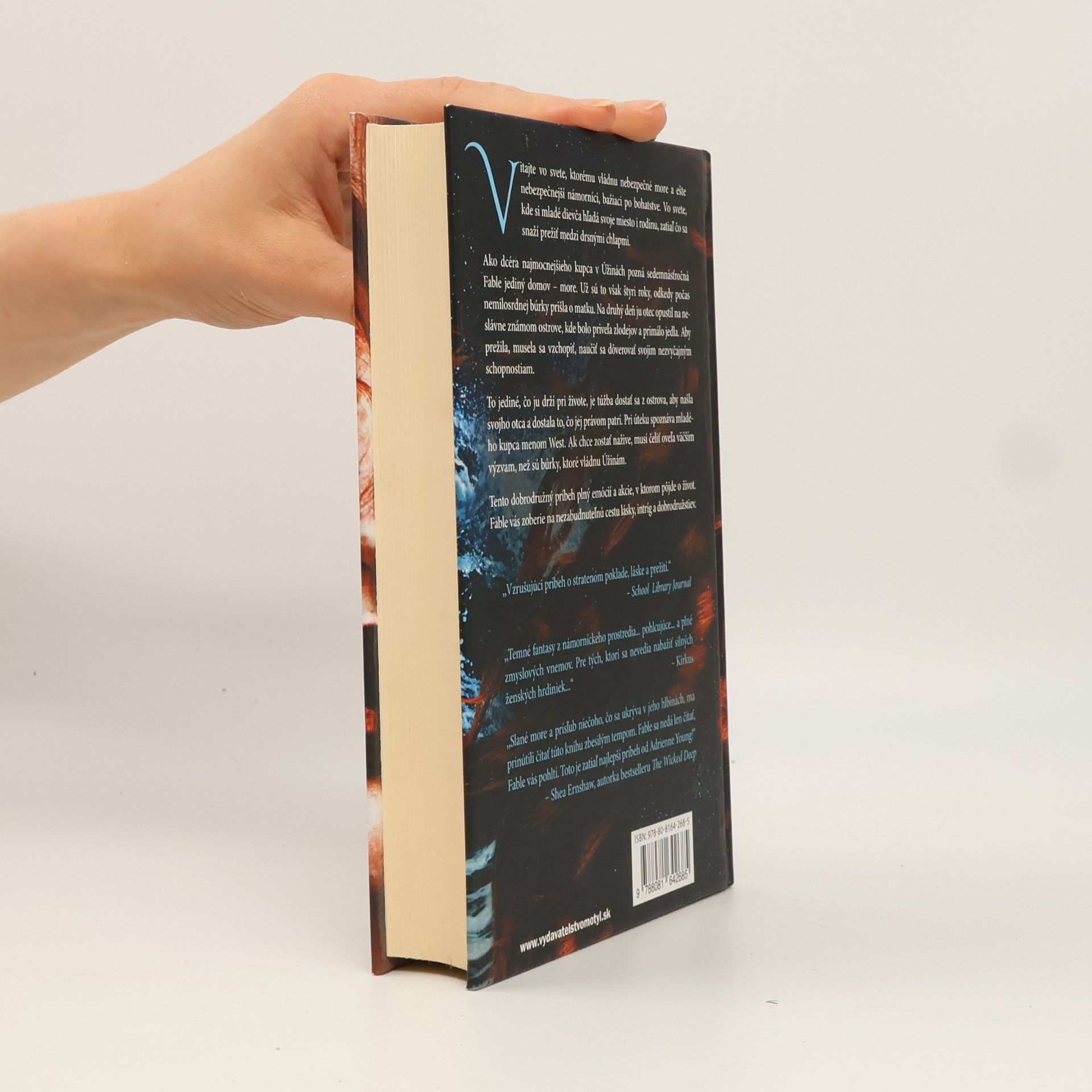 Adrienne Young Fable. Dievča mora