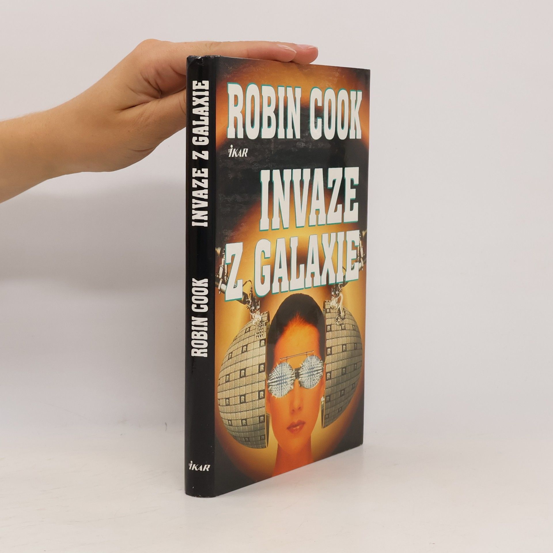 Robin Cook Invaze z galaxie