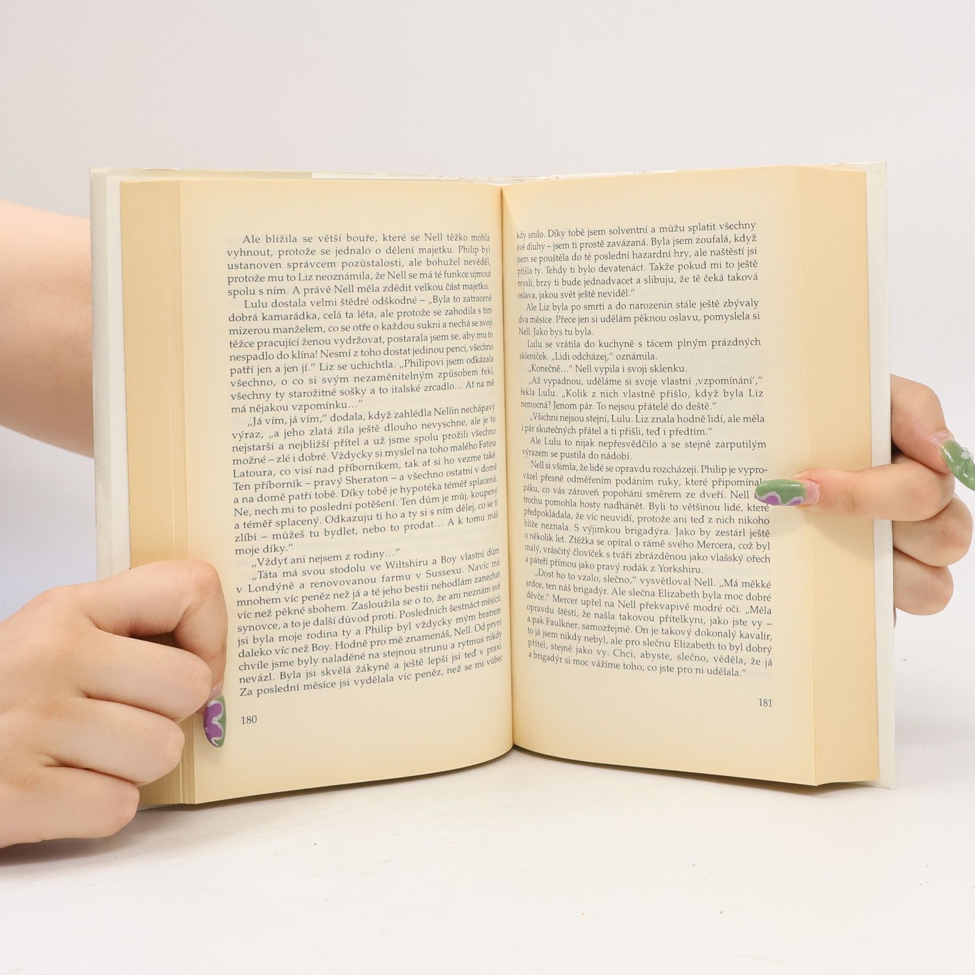 Vera Cowie Dvojí život