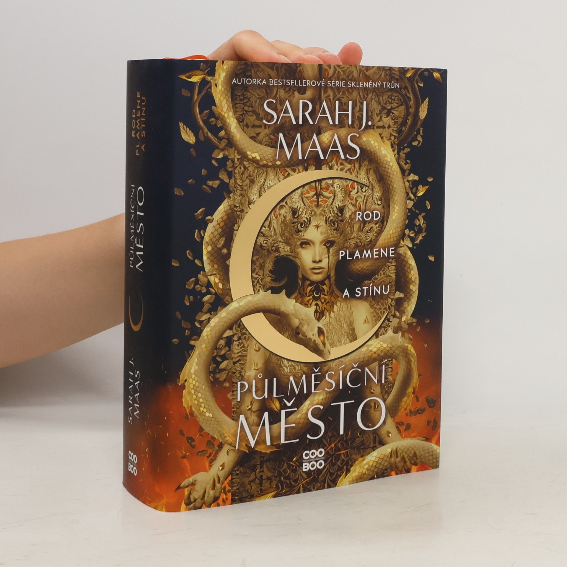 Sarah J. Maas Půlměsíční město. Rod plamene a stínu