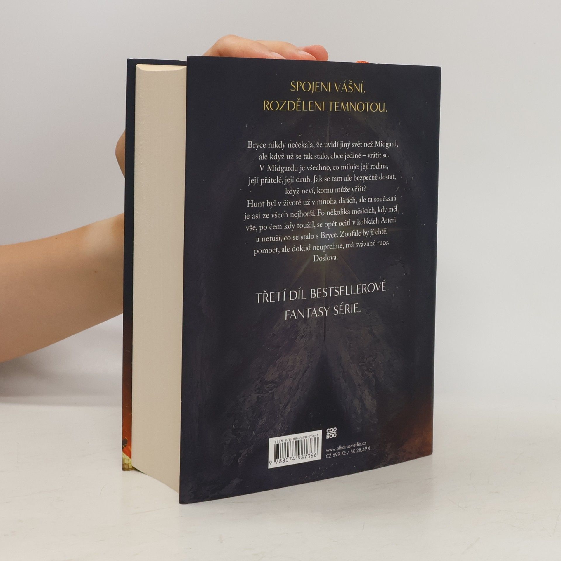 Sarah J. Maas Půlměsíční město. Rod plamene a stínu