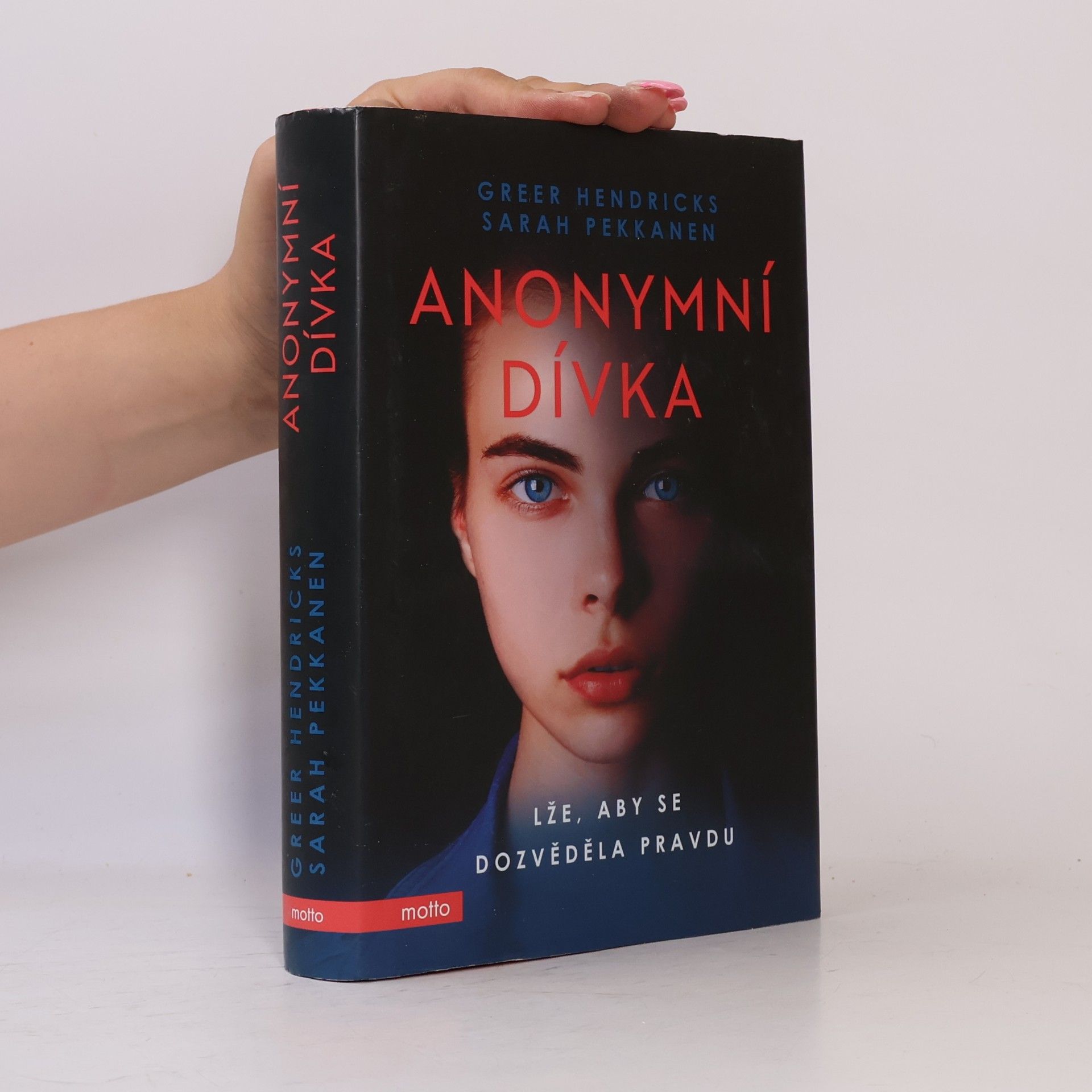 Greer Hendricks Anonymní dívka. Lže, aby se dozvěděla pravdu