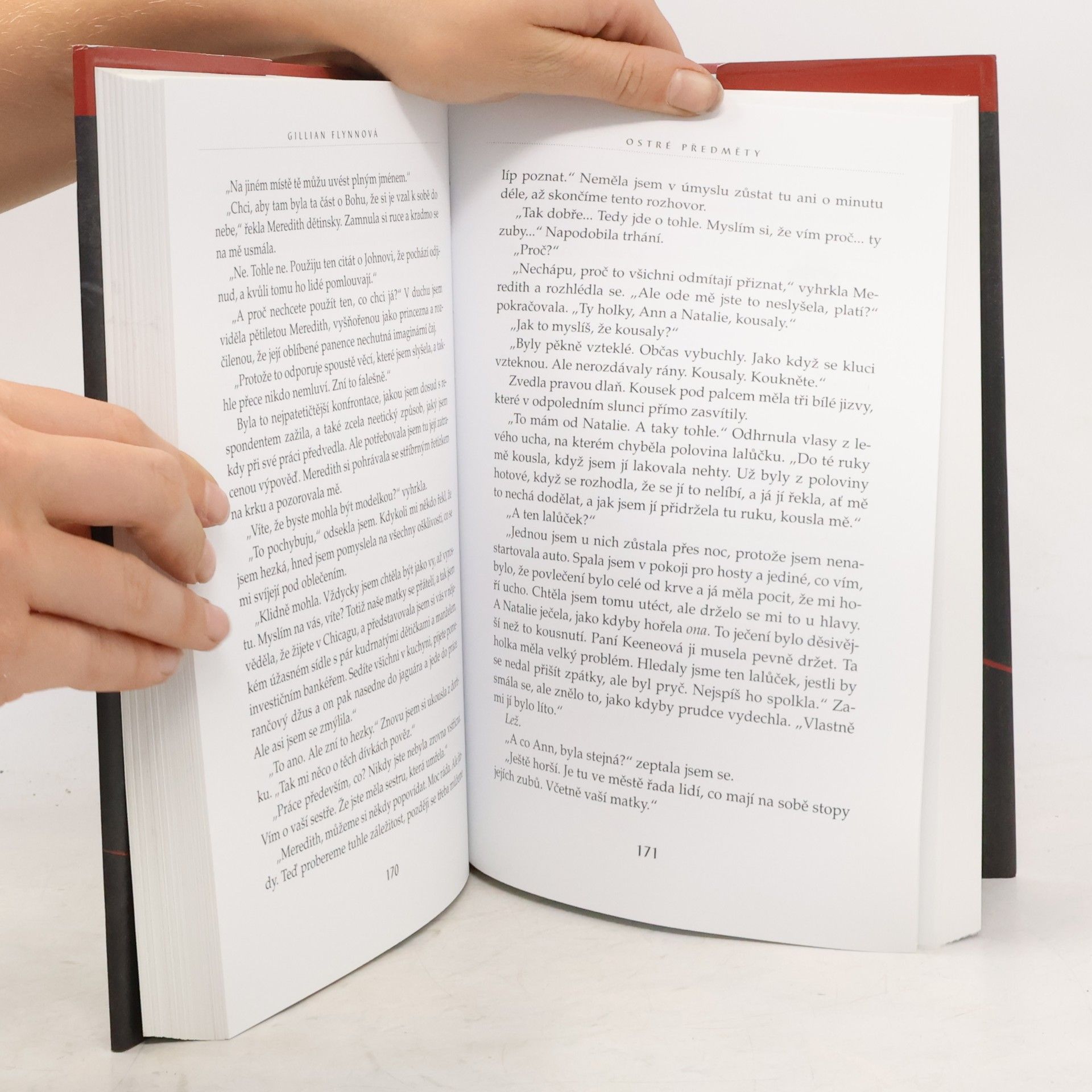 Gillian Flynn Ostré předměty
