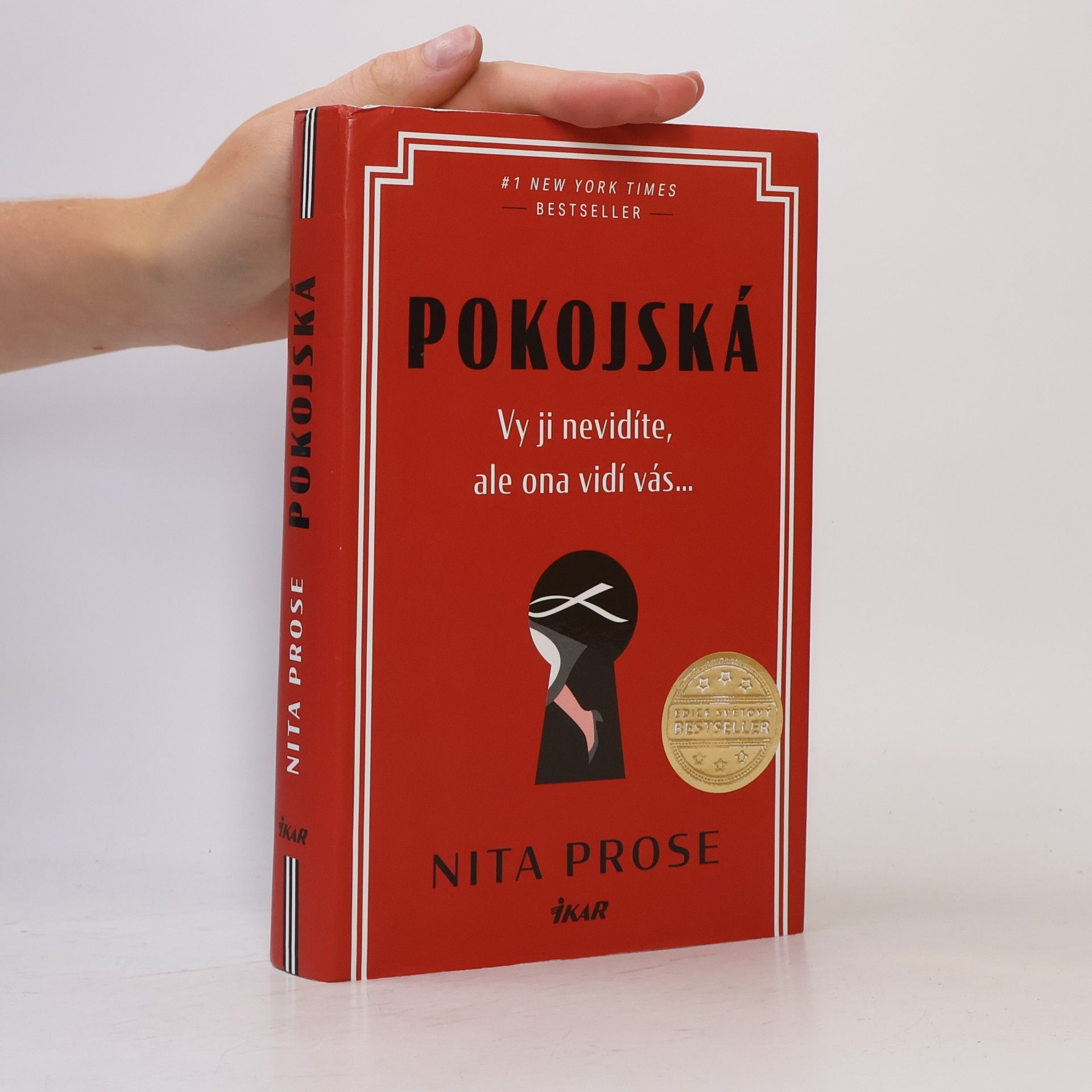 Nita Prose Pokojská: vy ji nevidíte, ale ona vidí vás...