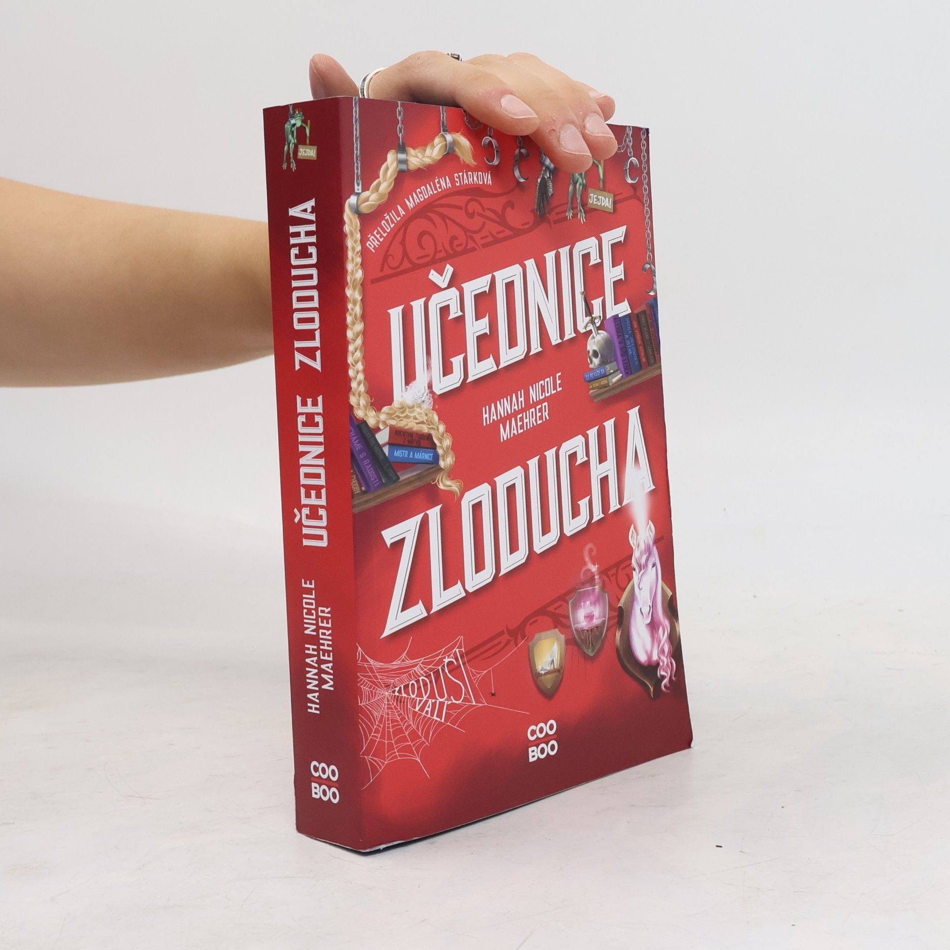 Hannah Nicole Maehrer Učednice Zloducha