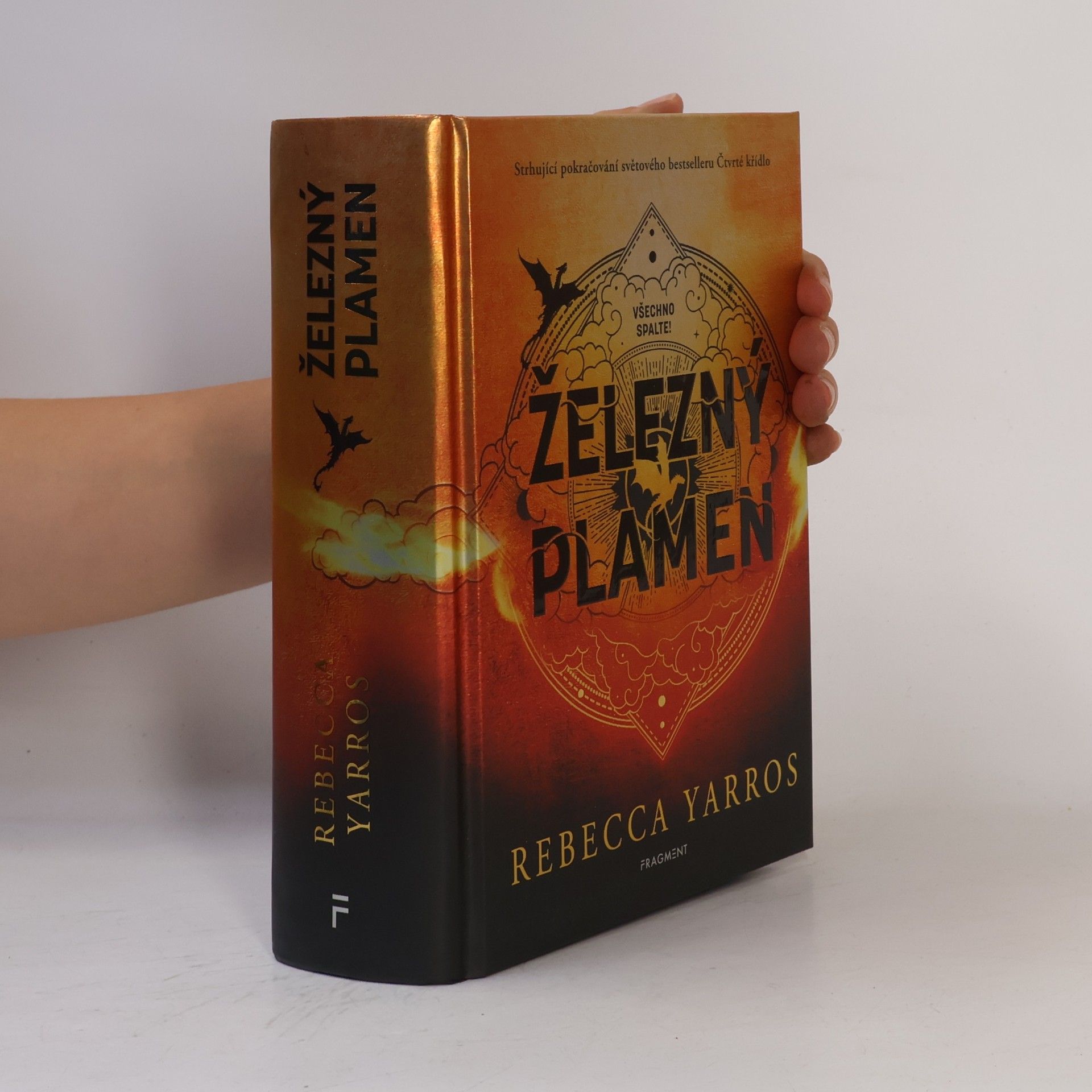 Rebecca Yarros Železný plamen