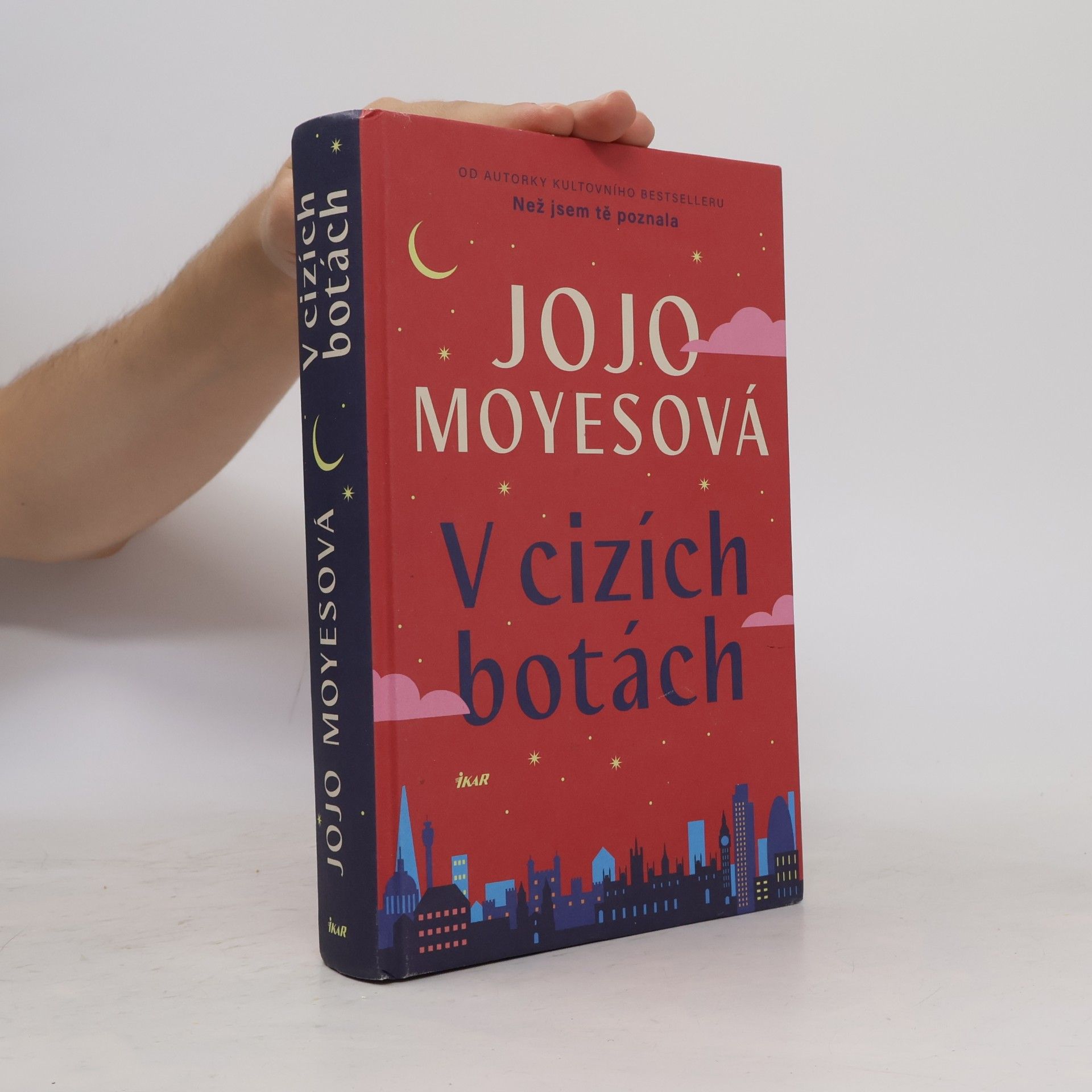 V cizích botách