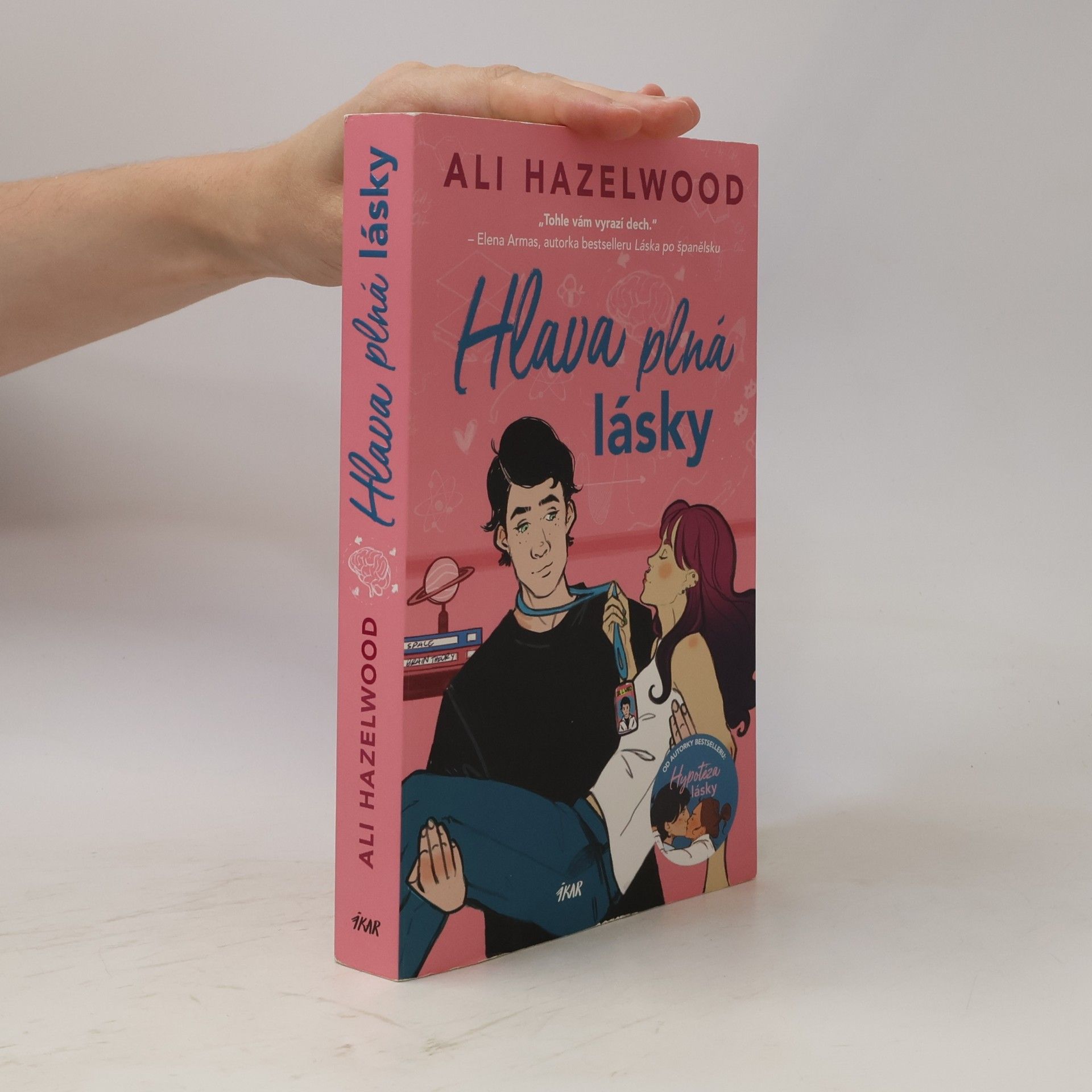 Ali Hazelwood Hlava plná lásky
