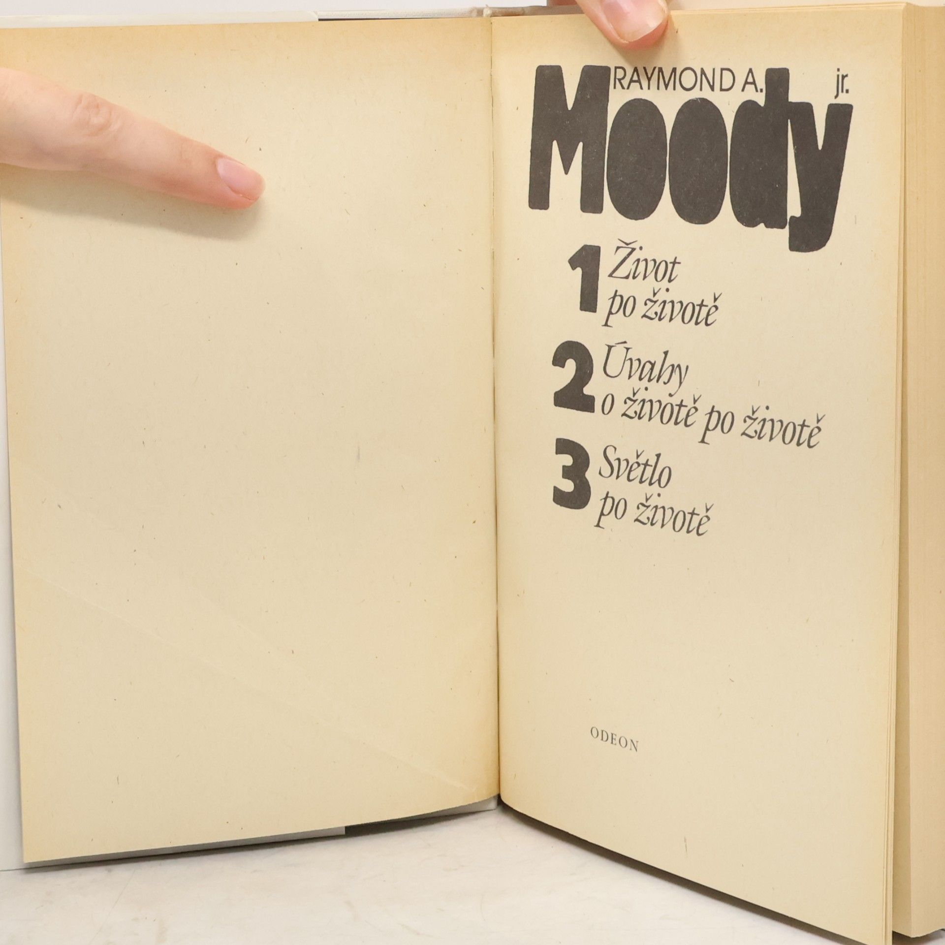 Raymond Moody Život po životě. Úvahy o životě po životě. Světlo po životě