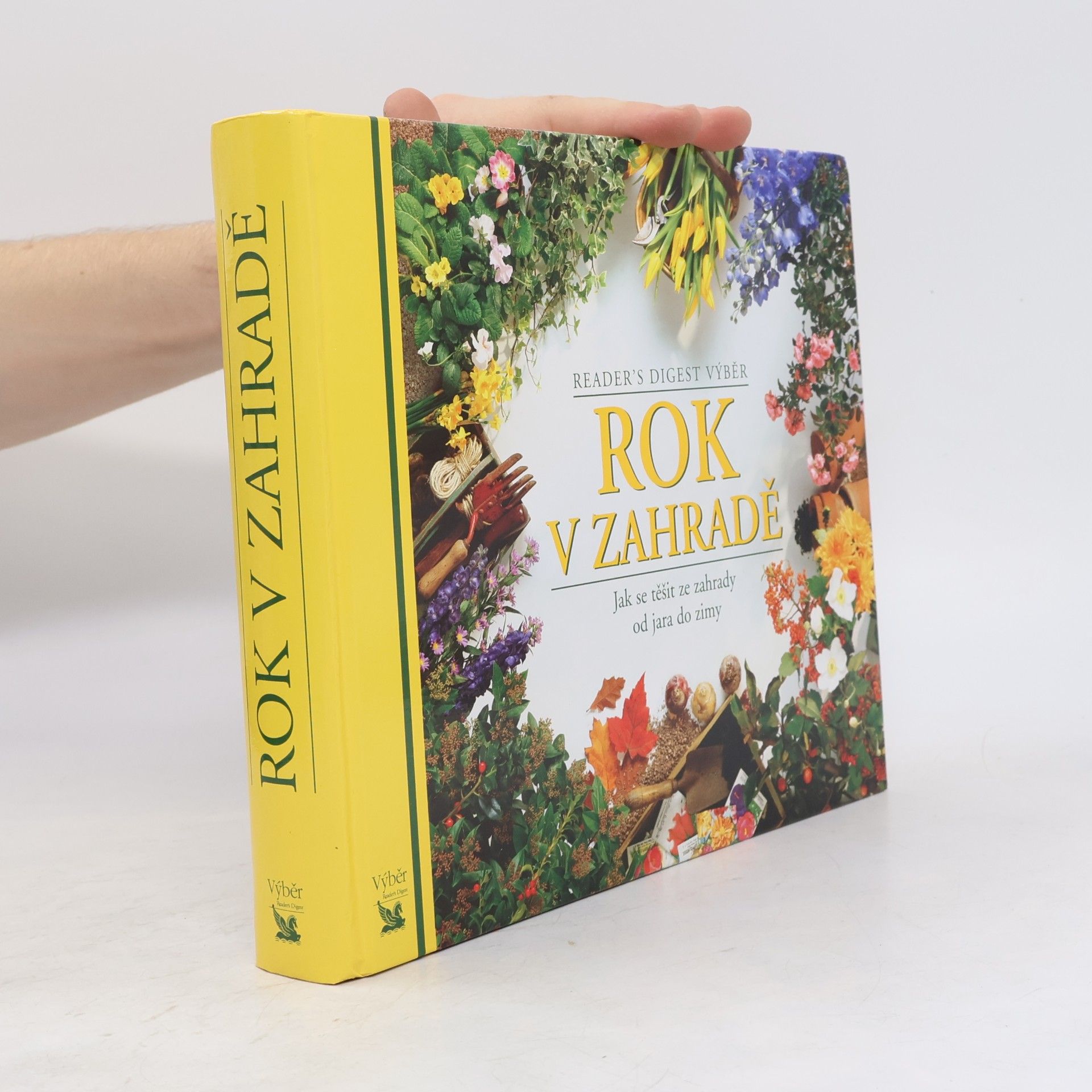 Various authors Rok v zahradě. Jak se těšit ze zahrady od jara do zimy