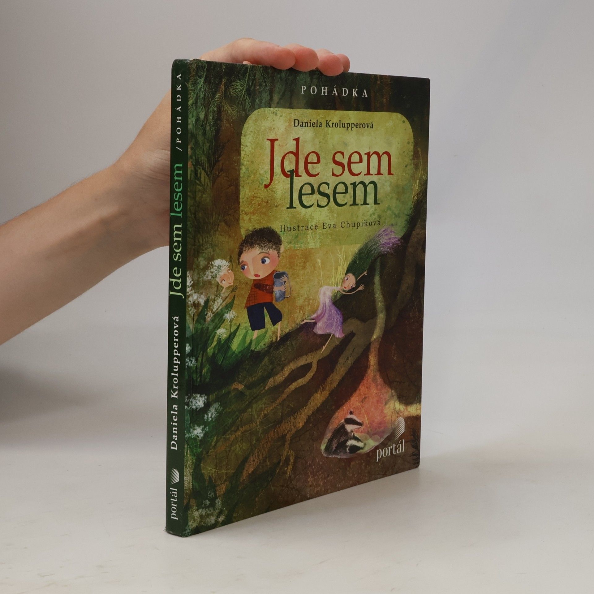 Daniela Krolupperová Jde sem lesem