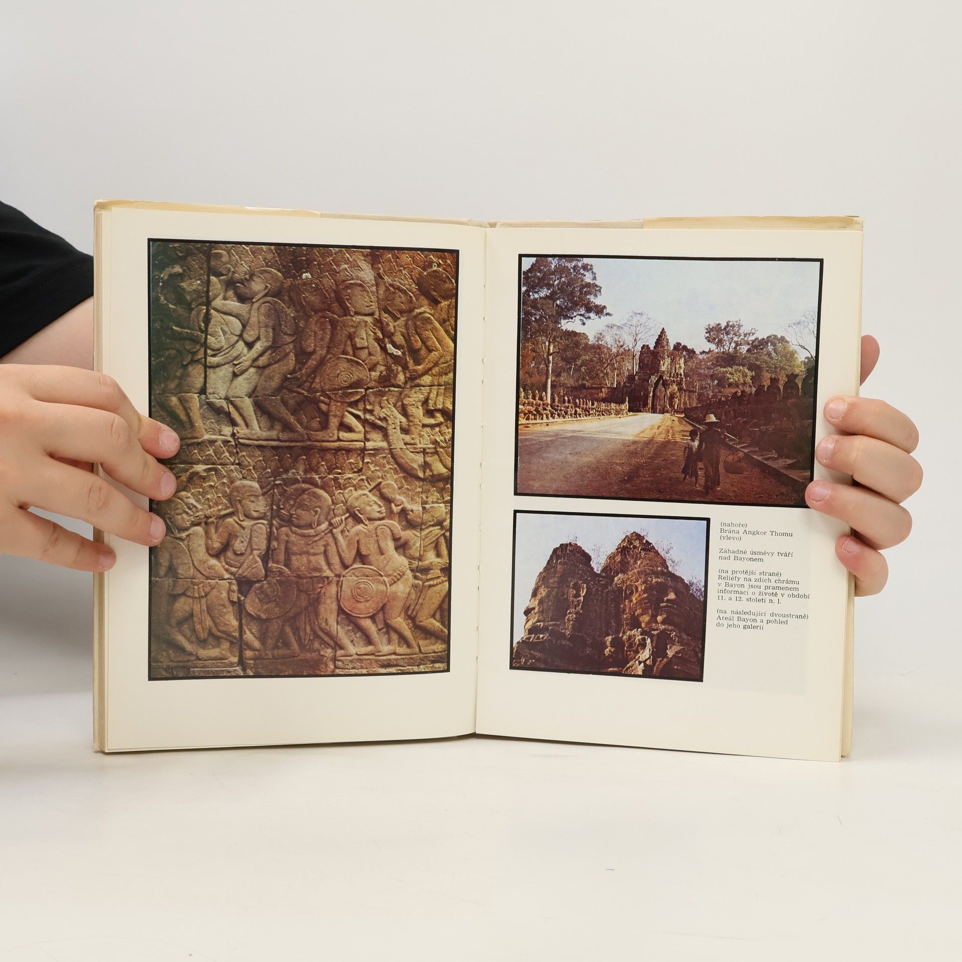 František Šita Pagoda na vonící řece