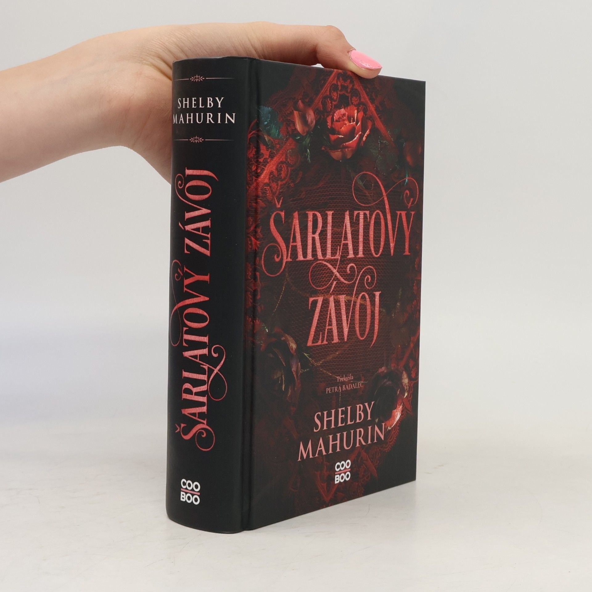 Shelby Mahurin Šarlatový závoj