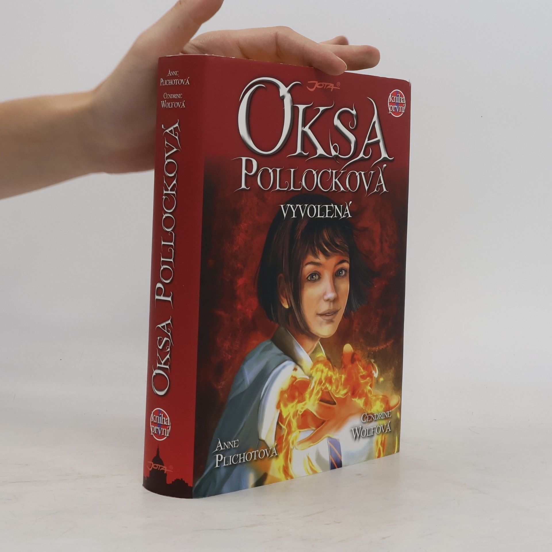 Oksa Pollocková. Vyvolená