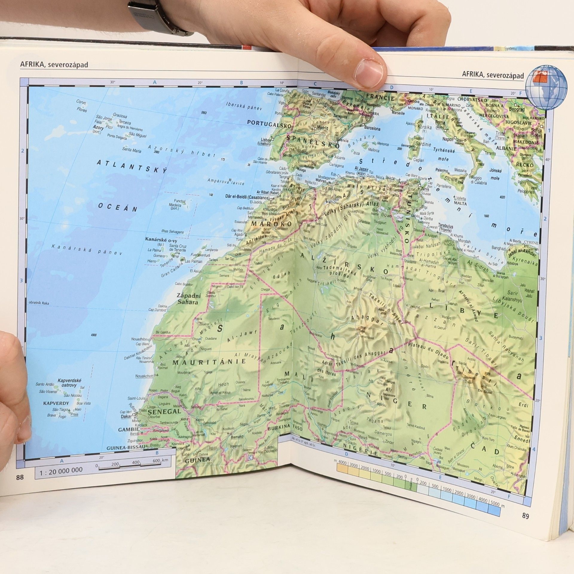 Pavel Boháč Atlas světa s aktualizovanými tematickými mapami