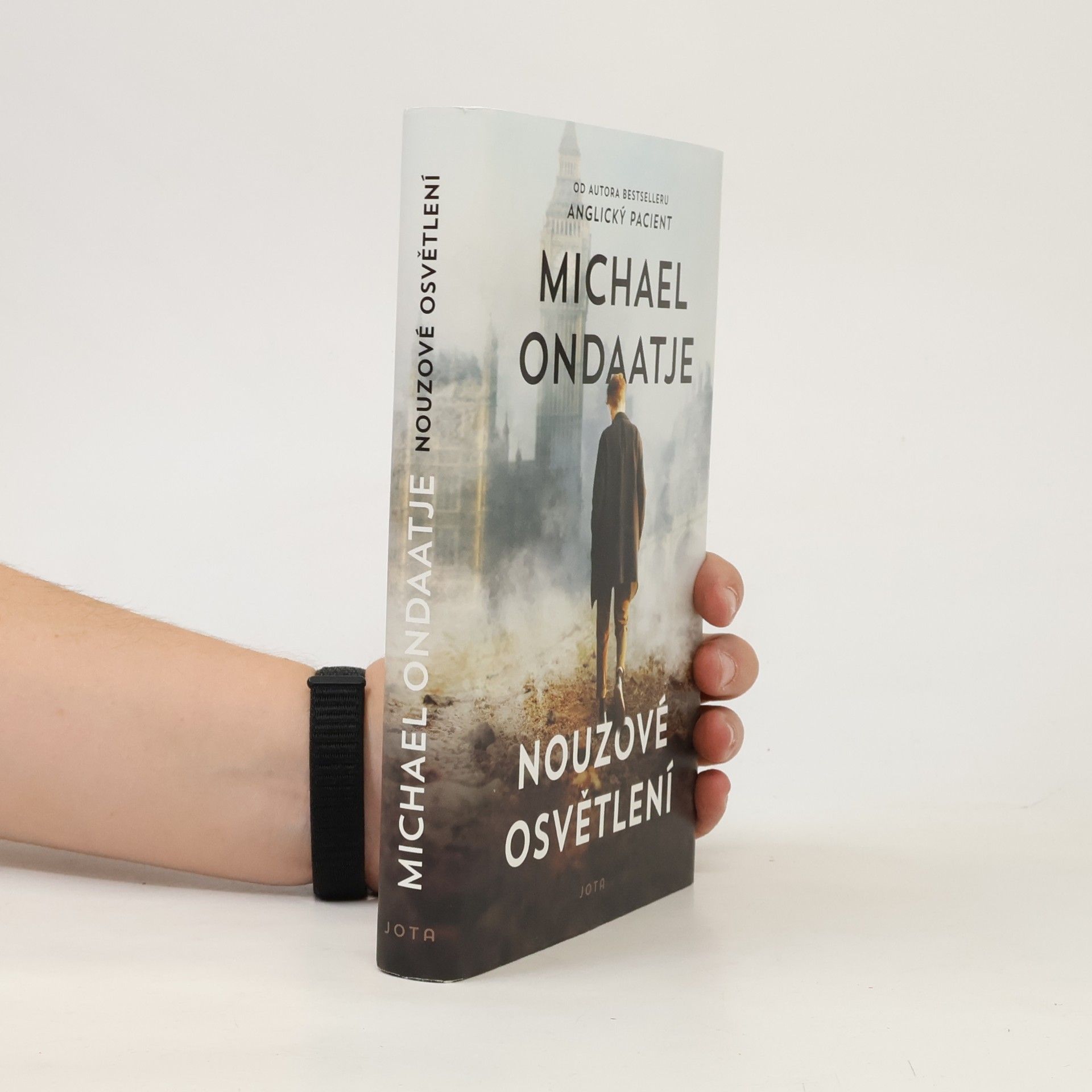 Michael Ondaatje Nouzové osvětlení
