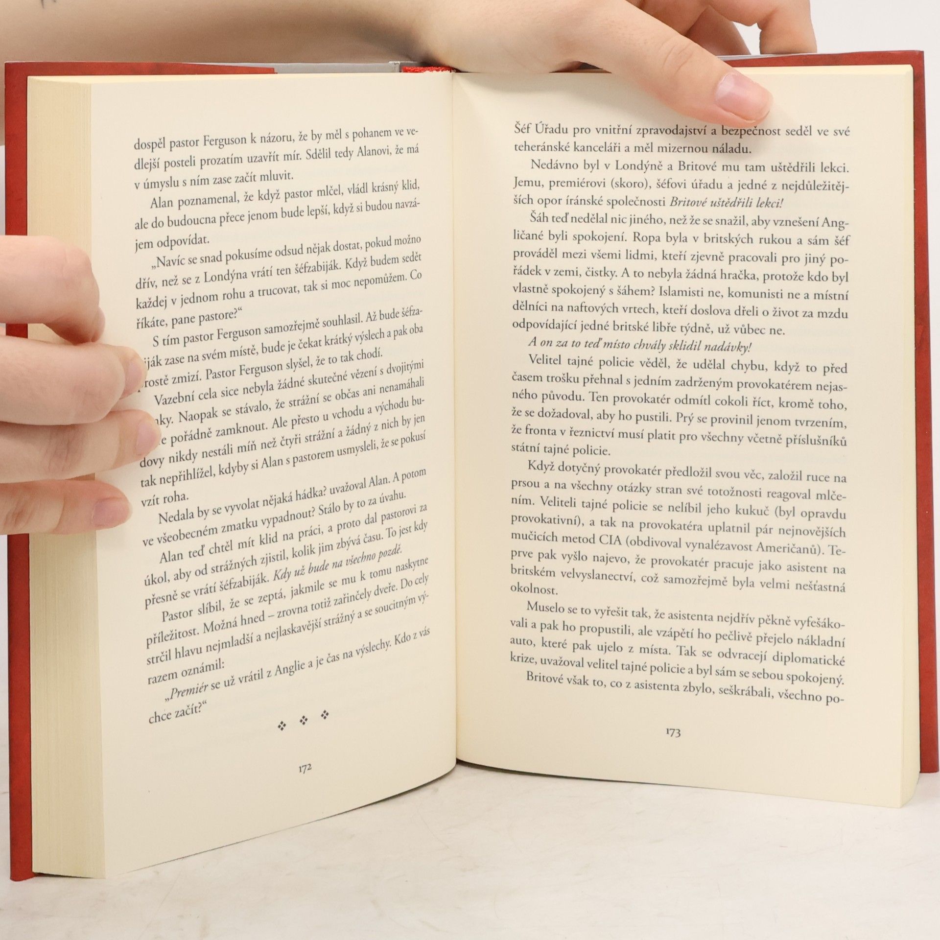 Jonas Jonasson Stoletý stařík, který vylezl z okna a zmizel