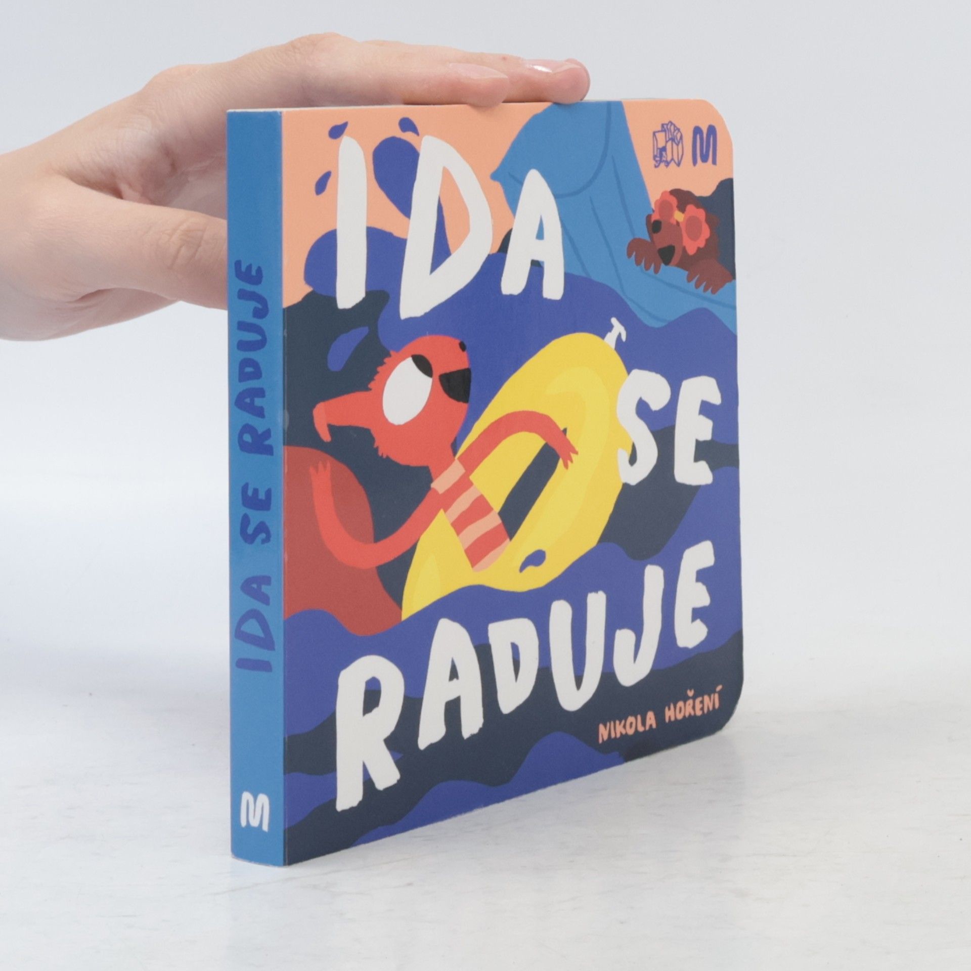 Nikola Hoření Ida se raduje