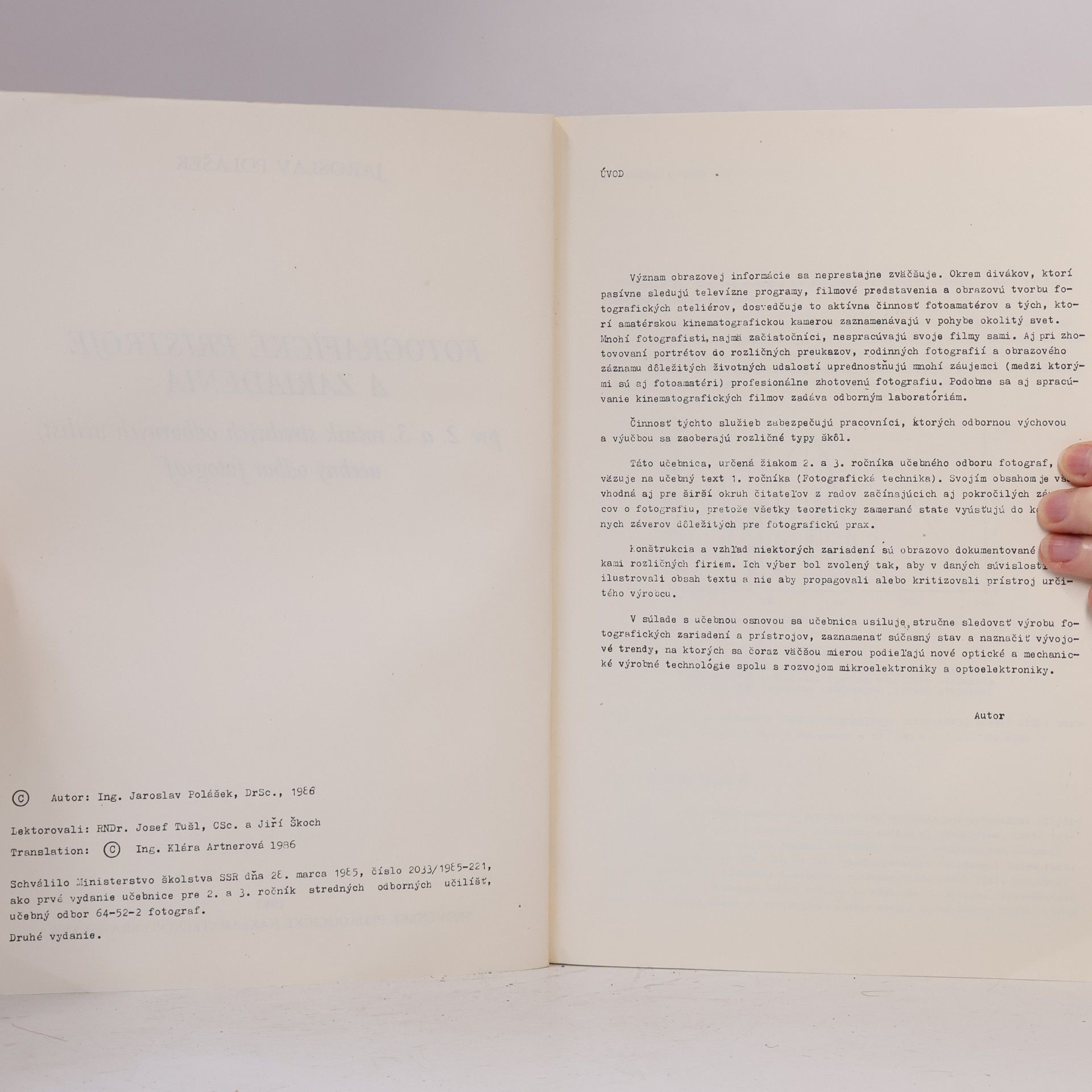 Jaroslav Polášek Fotografické prístroje a zariadenia pre 2. a 3. ročník stredných odborných učilíšť, učebný odbor fotograf